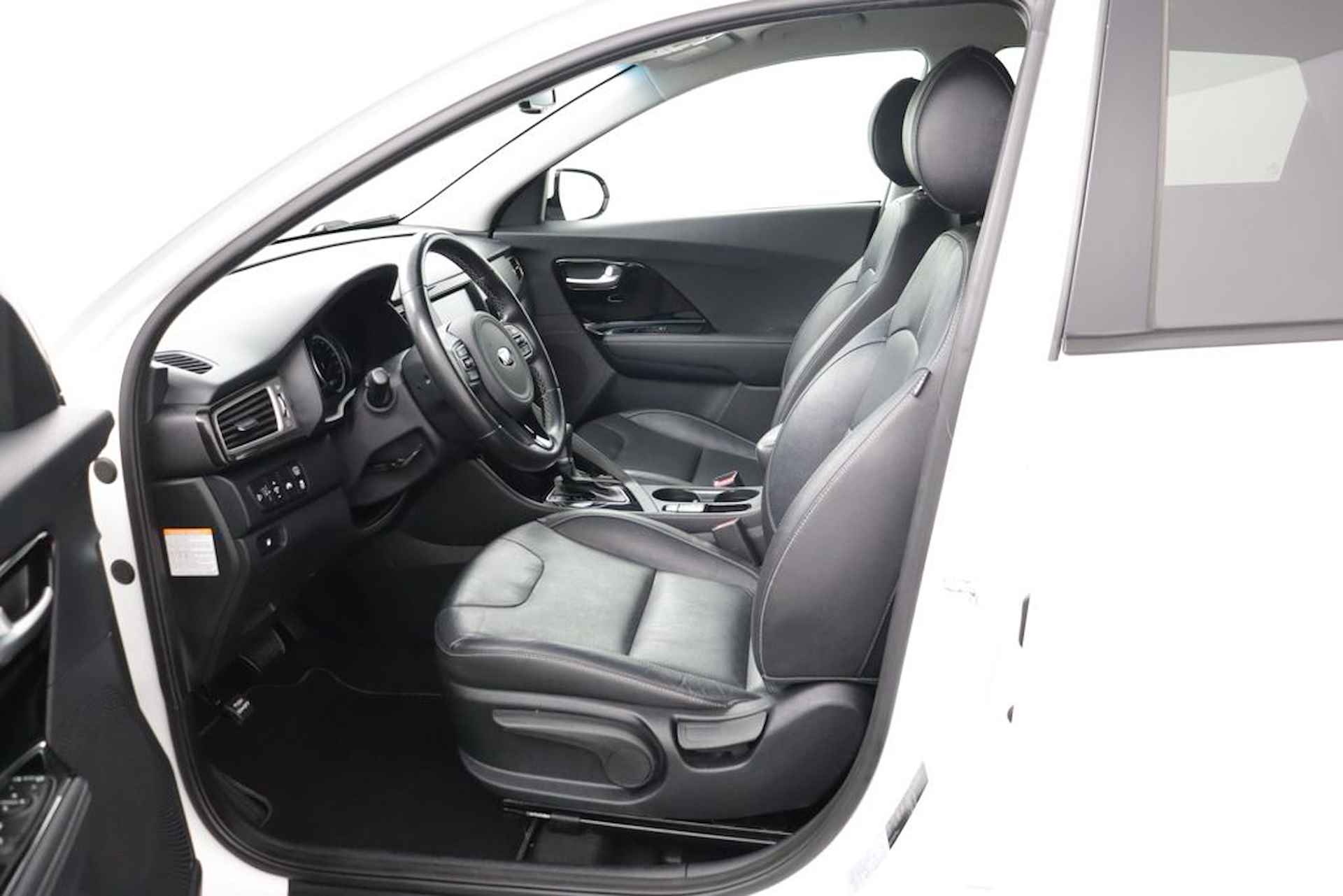 Kia Niro 1.6 GDi Hybrid DynamicPlusLine - Cruise Control Adaptief - Apple Carplay/Android Auto - Stoel-/stuurverwarming - Navigatie - Climate Control - Fabrieksgarantie tot 06-2026 - 18/57