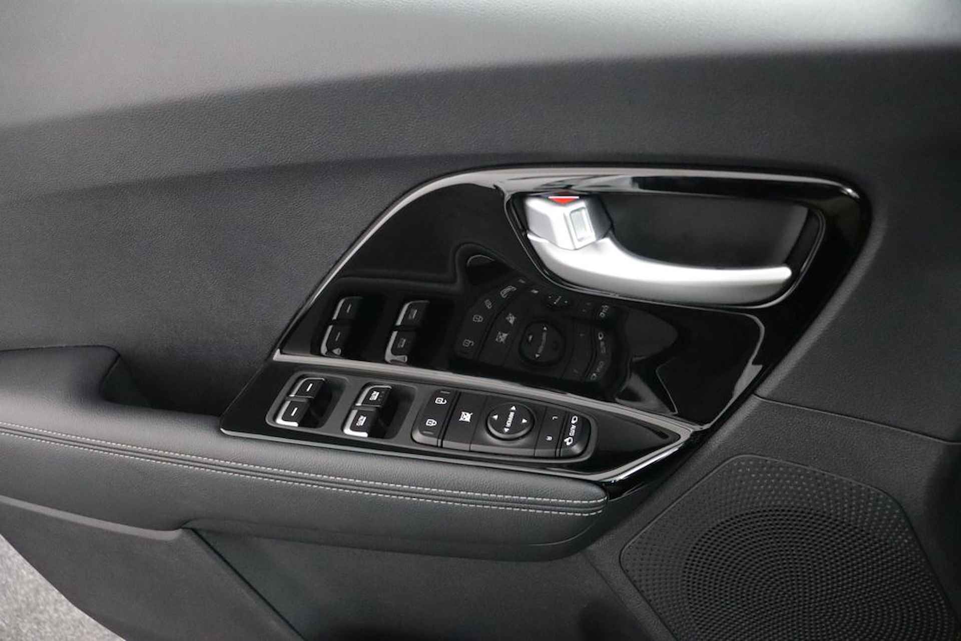 Kia Niro 1.6 GDi Hybrid DynamicPlusLine - Cruise Control Adaptief - Apple Carplay/Android Auto - Stoel-/stuurverwarming - Navigatie - Climate Control - Fabrieksgarantie tot 06-2026 - 19/57