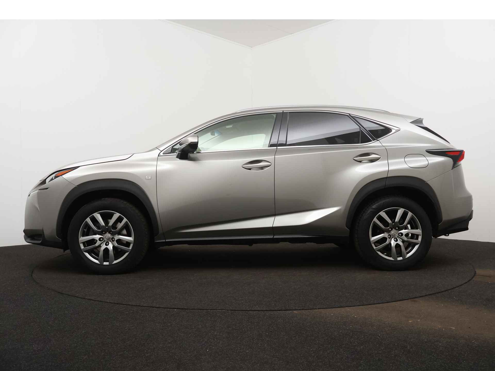 Lexus NX 300h AWD 25th Edition | Leer | Stoelverwarming | Trekhaak | Adaptive Cruise Control | - 30/47