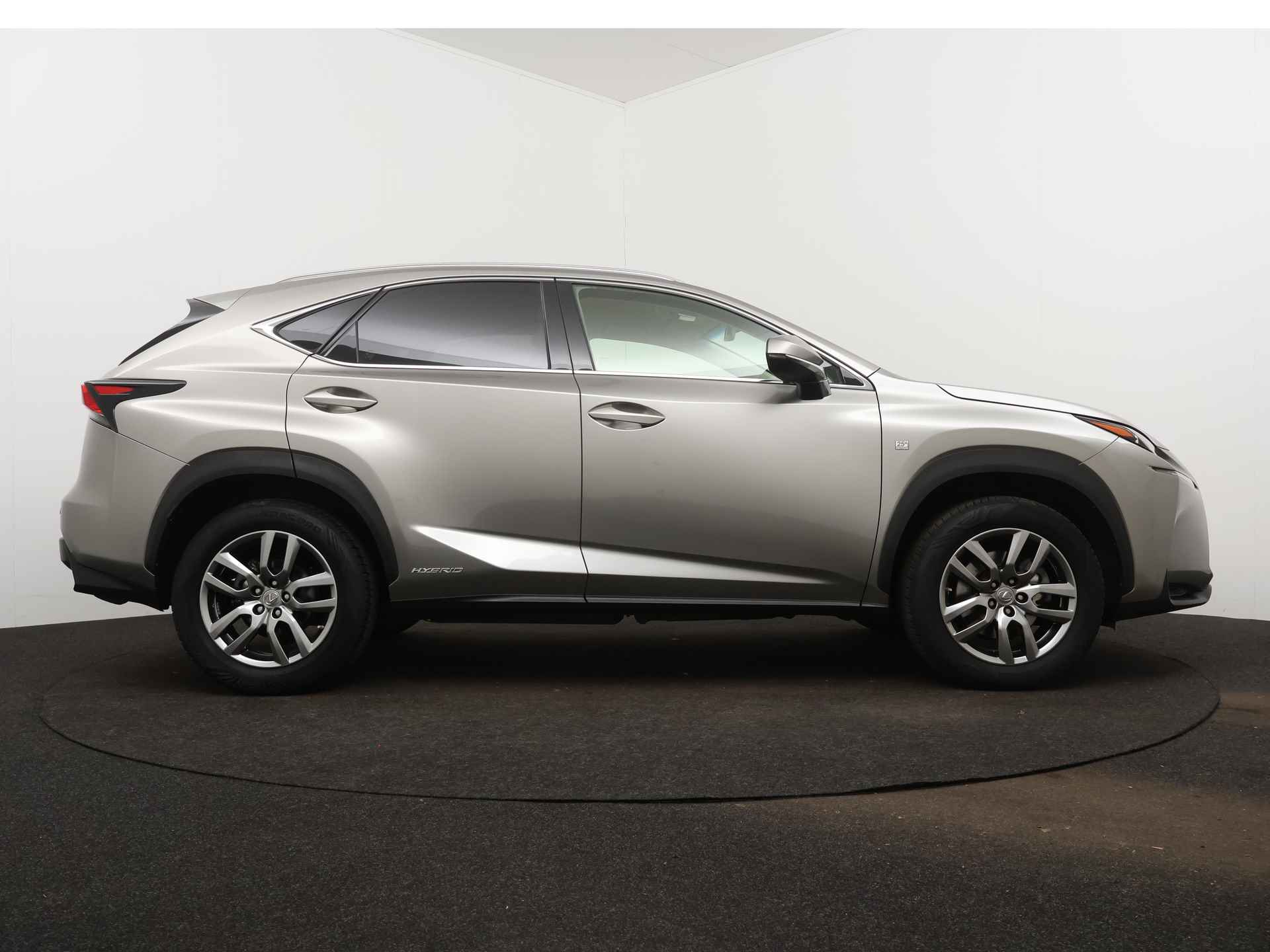 Lexus NX 300h AWD 25th Edition | Leer | Stoelverwarming | Trekhaak | Adaptive Cruise Control | - 31/47