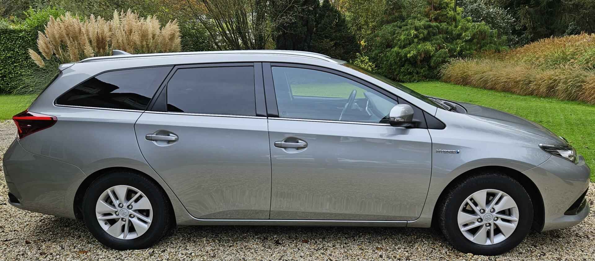 Toyota Auris Touring Sports 1.8 Hybrid Energy Plus  Afneembare Trekhaak  Lederen bekleding Stoelverwarming - 11/32