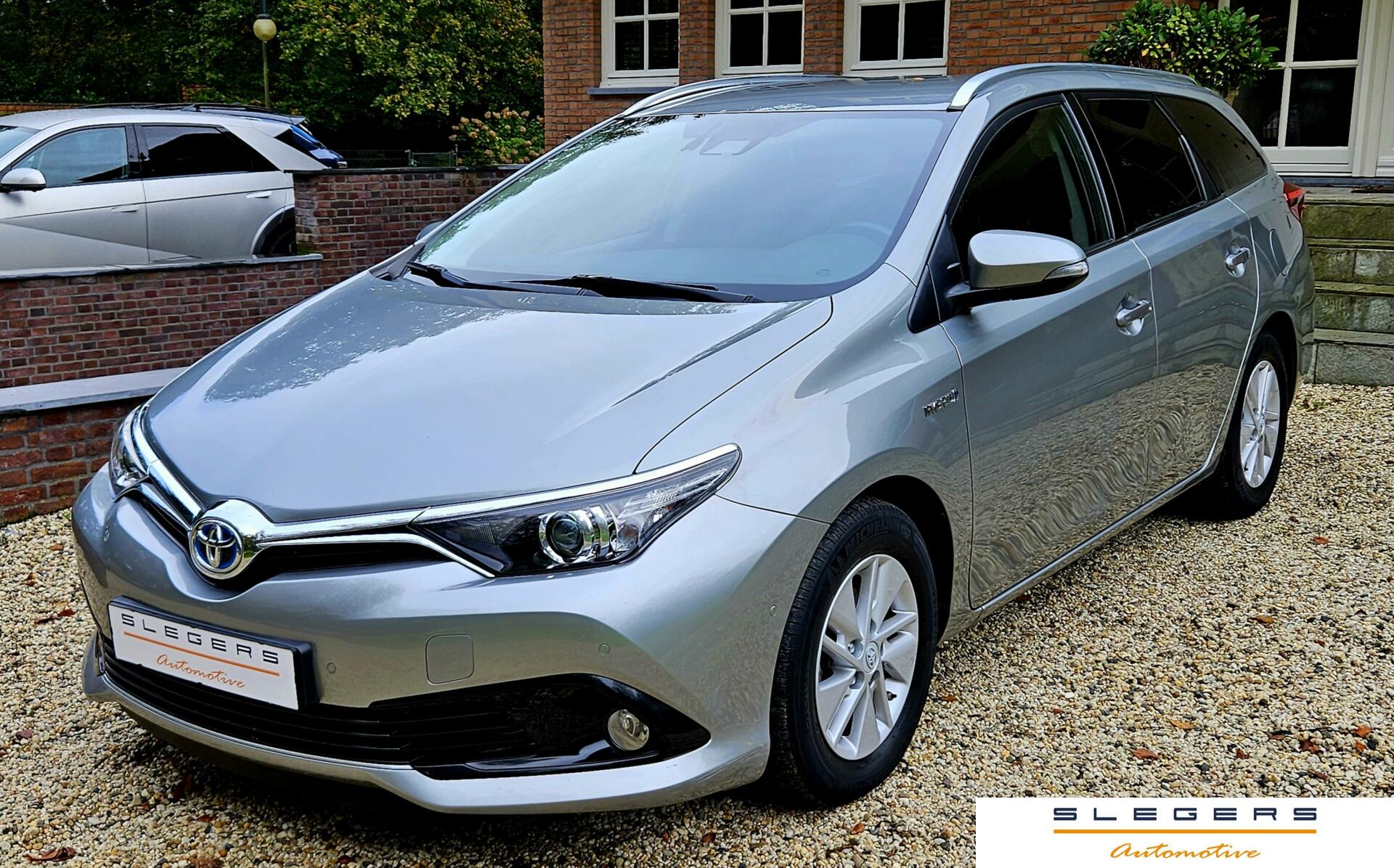 Toyota Auris Touring Sports 1.8 Hybrid Energy Plus  Afneembare Trekhaak  Lederen bekleding Stoelverwarming