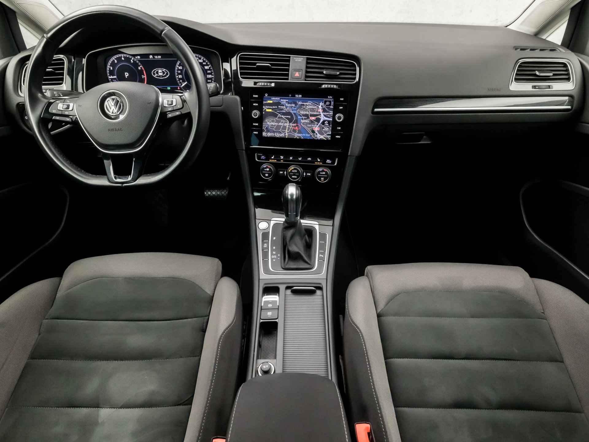 Volkswagen Golf 1.5 TSI Highline Business R 150Pk Automaat (DIGITAL COCKPIT, APPLE CARPLAY, GROOT NAVI, STOELVERWARMING, KEYLESS, ALCANTARA, LED KOPLAMPEN, CAMERA, ADAPTIVE CRUISE, SFEERVERLICHTING, NIEUWSTAAT) - 6/35