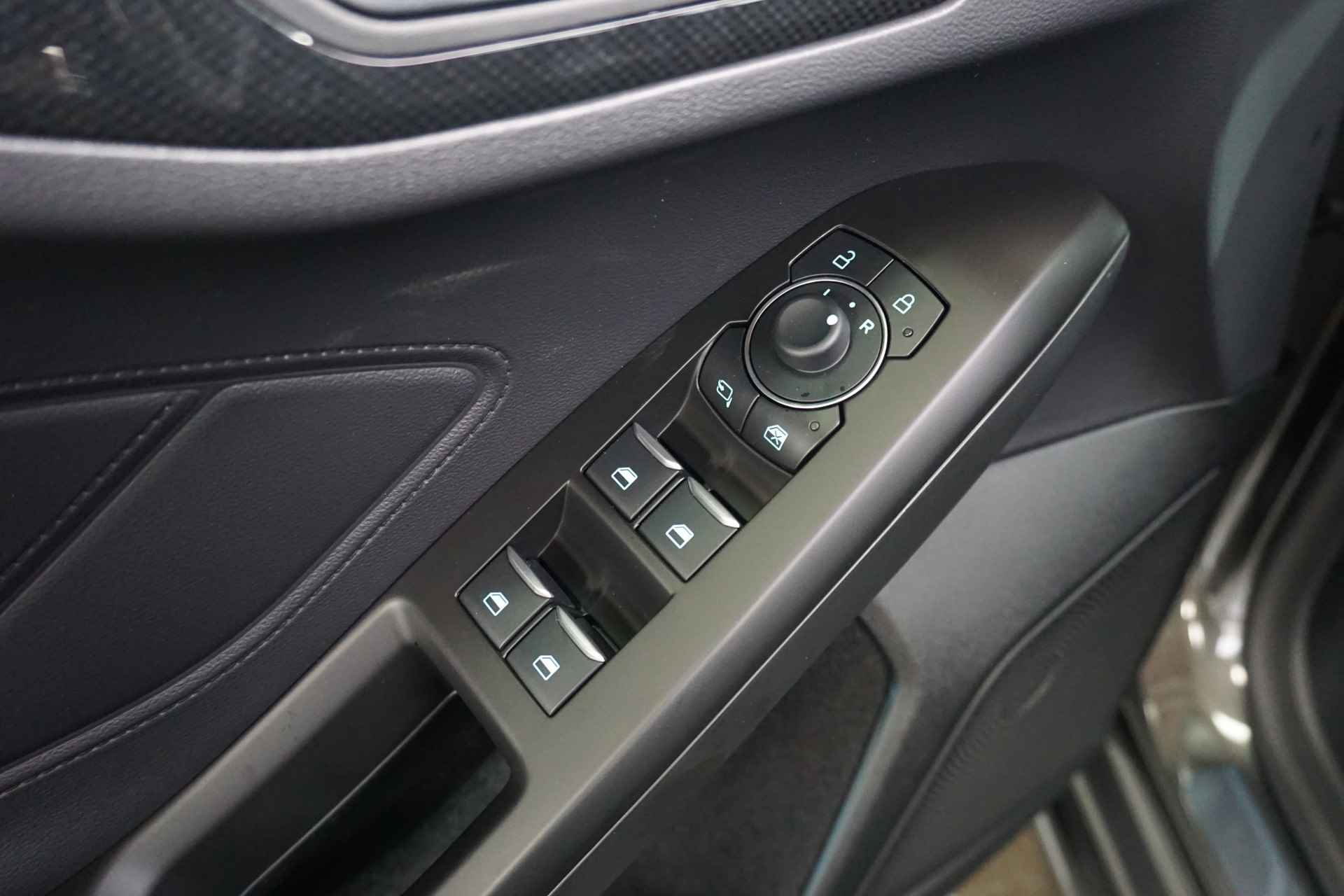 Ford Focus Wagon 1.0 EcoBoost Hybrid ST Line X | Panoramadak | Adaptive Cruise | AGR | Winter Pakket | Snel Leverbaar | VOORRAADDEAL! - 17/18