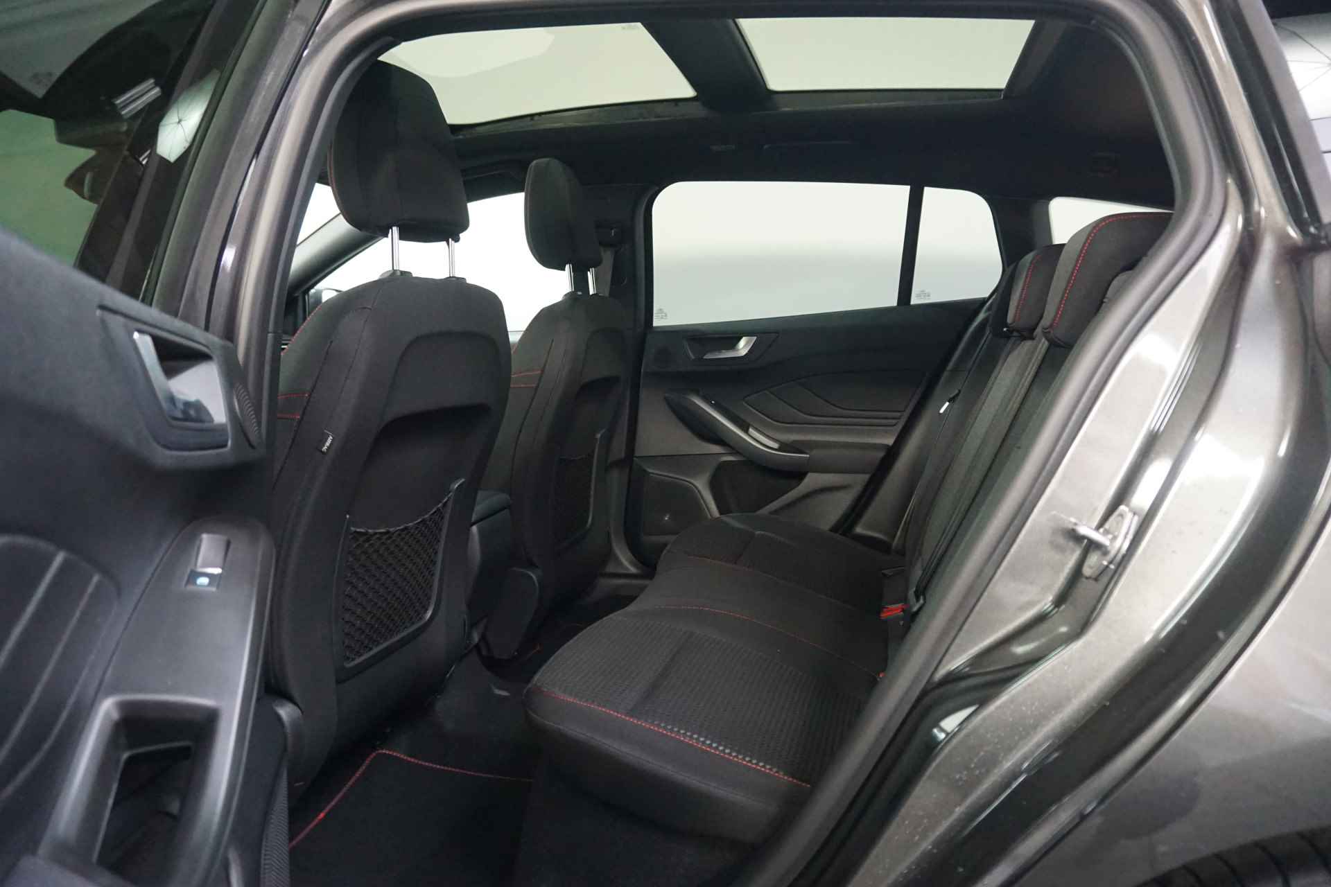 Ford Focus Wagon 1.0 EcoBoost Hybrid ST Line X | Panoramadak | Adaptive Cruise | AGR | Winter Pakket | Snel Leverbaar | VOORRAADDEAL! - 18/18