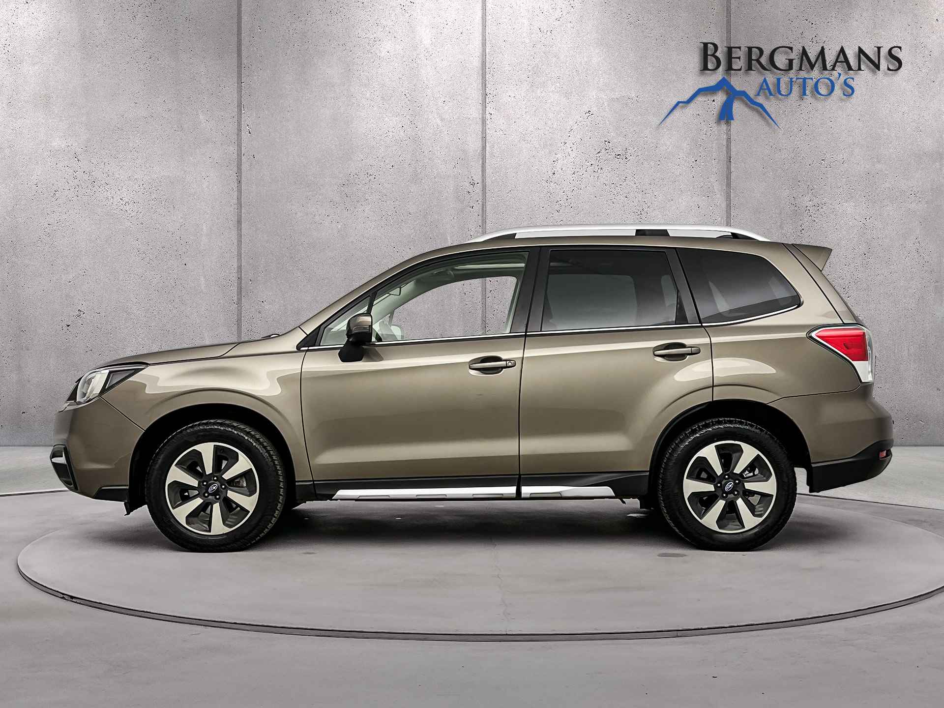 Subaru Forester 2.0 Premium // LEDER // TREKHAAK // - 10/31