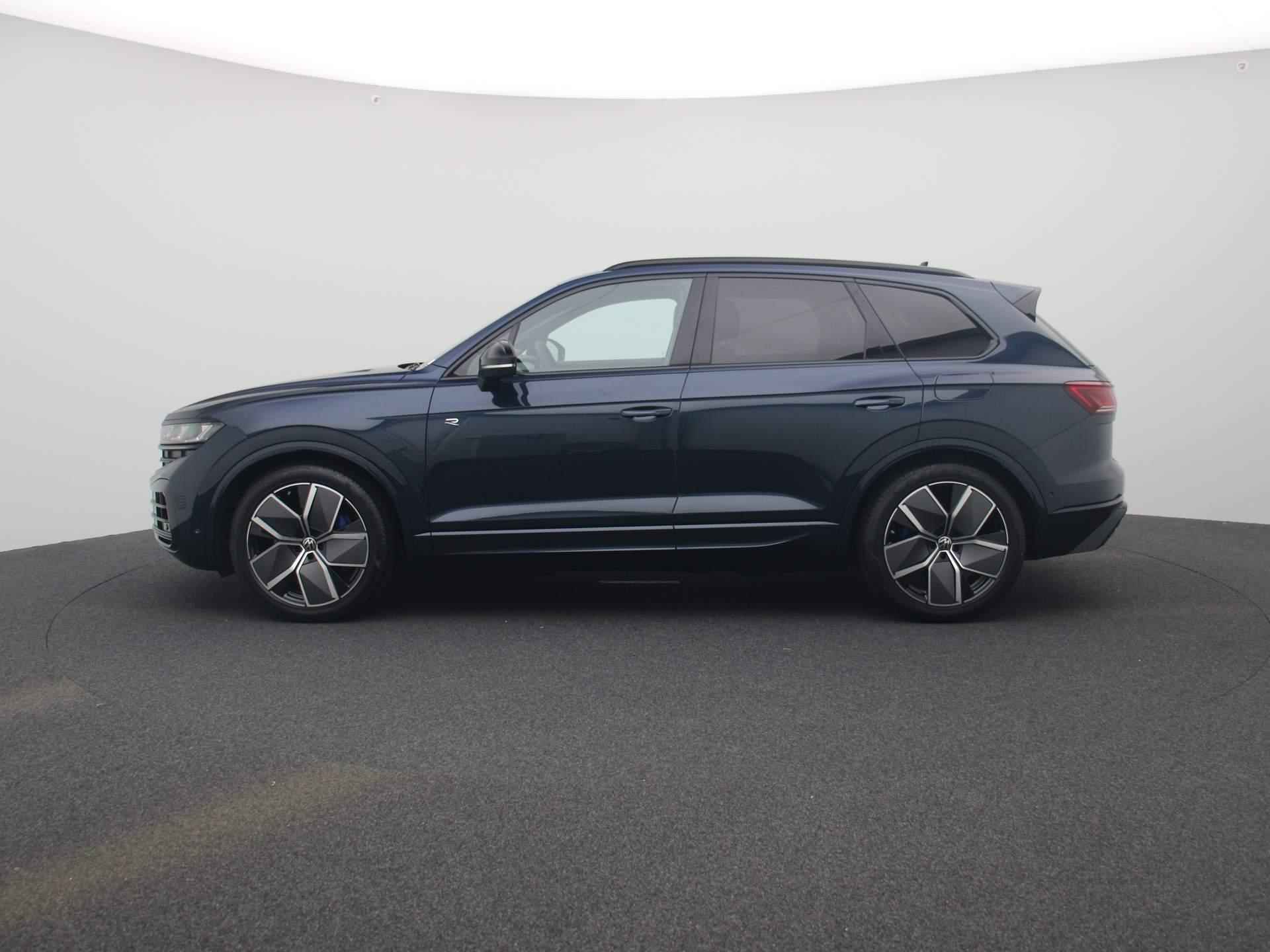 Volkswagen Touareg 3.0 TSi eHybrid 4MOTION R 462 PK | R-line | Automaat | Navigatie | Camera | Panoramadak | Adaptive Cruise Control | Trekhaak | Climate Control | Stoelverwarming | Parkeersensoren | Lichtmetalen velgen | Privacy glass | - 5/50