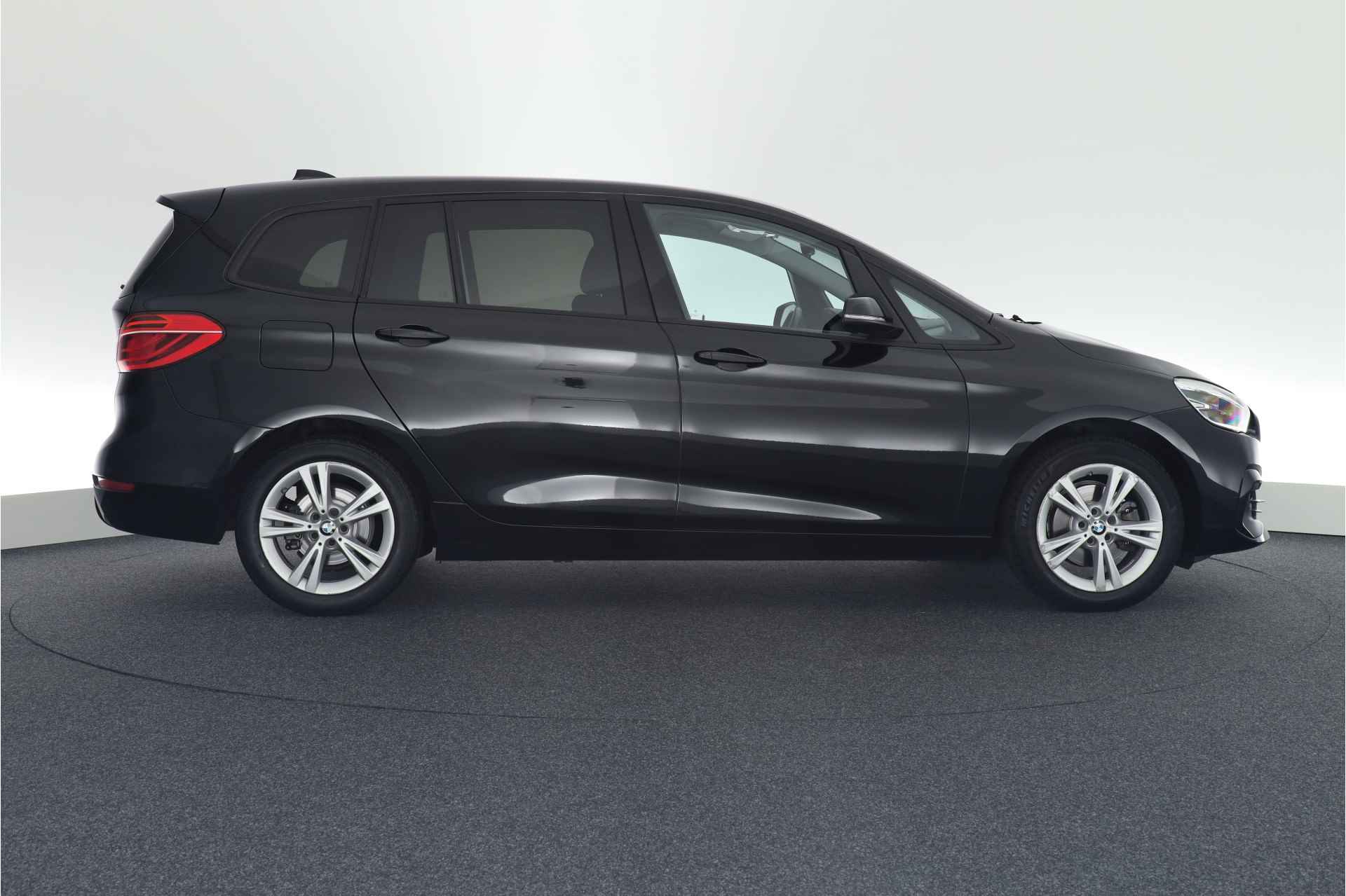 BMW 2 Serie Gran Tourer 218i 140pk Automaat 7Pers. Executive Trekhaak Camera Stoelverwarming Navigatie - 5/40