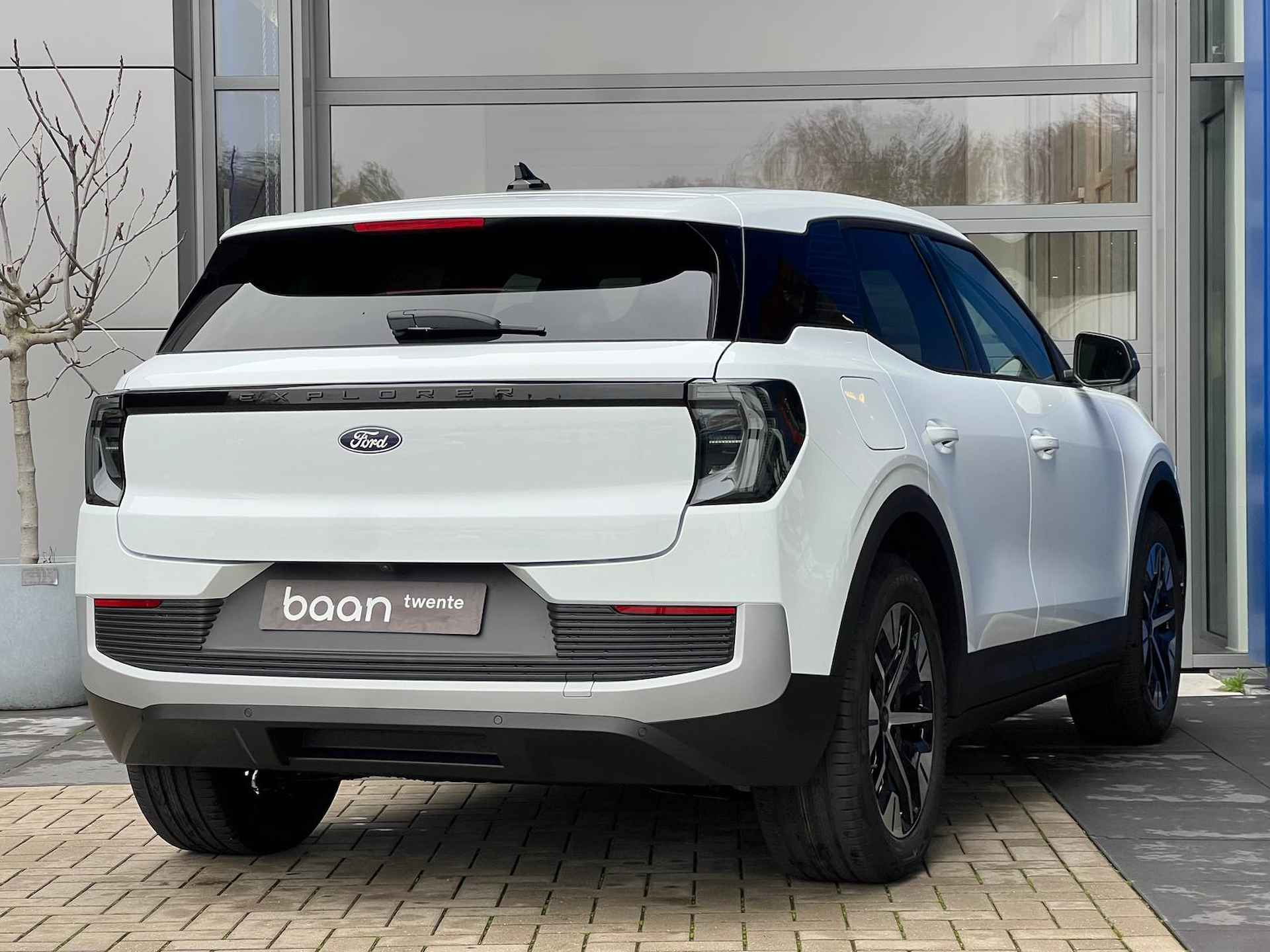 Ford Explorer Extended Range RWD 77 kWh GRATIS laadpaal (i.c.m. options) Driver ass. pack | All-seasonbanden Ford options 0,99% | Private lease vanaf €524 | Fordvoordeel €1000,- - 9/19