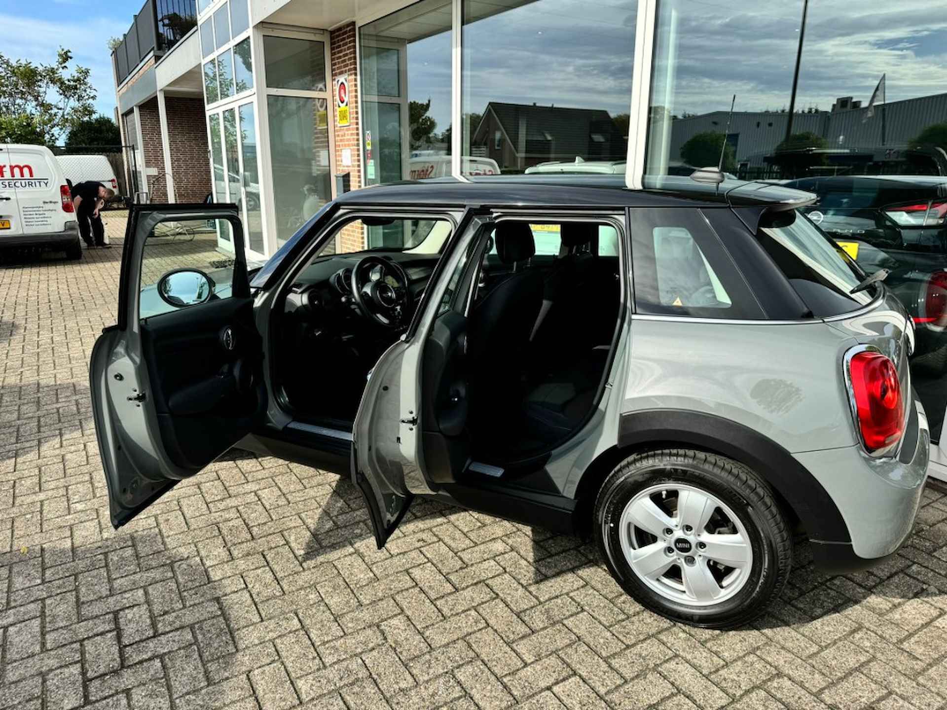 MINI Cooper 1.5 COOPER BUSINESS- ALL IN PRIJS - 29/30