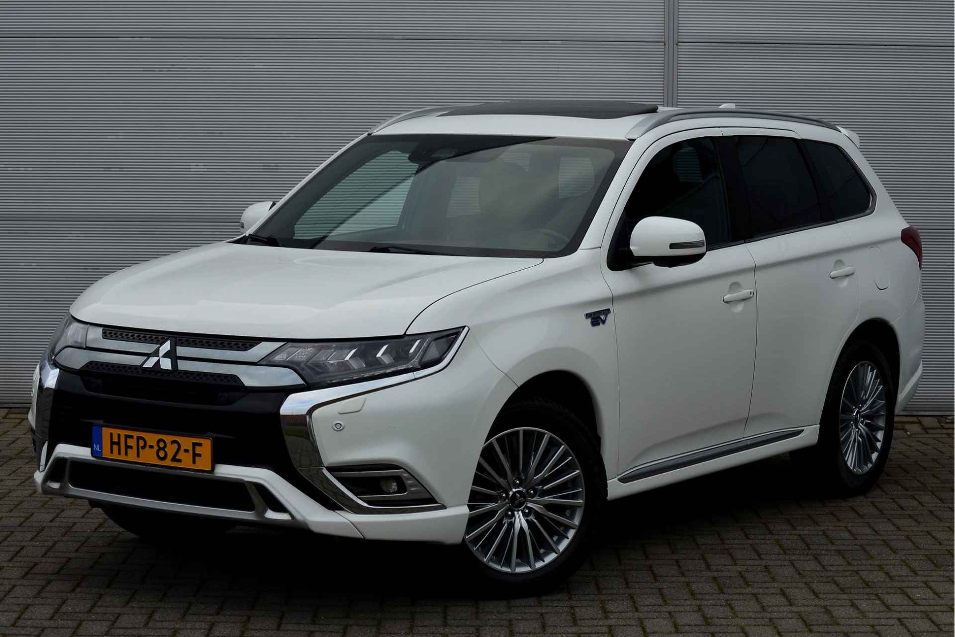 Mitsubishi Outlander PHEV 2.4 INSTYLE 4WD | PLUG IN HYBRID | V2G | FULL OPTIONS | SCHUIFDAK | ADAPTIEF CRUISE | TREKHAAK 1500KG | ALL SEASON BANDEN | ALL IN RIJKLAARPRIJS - 5/54