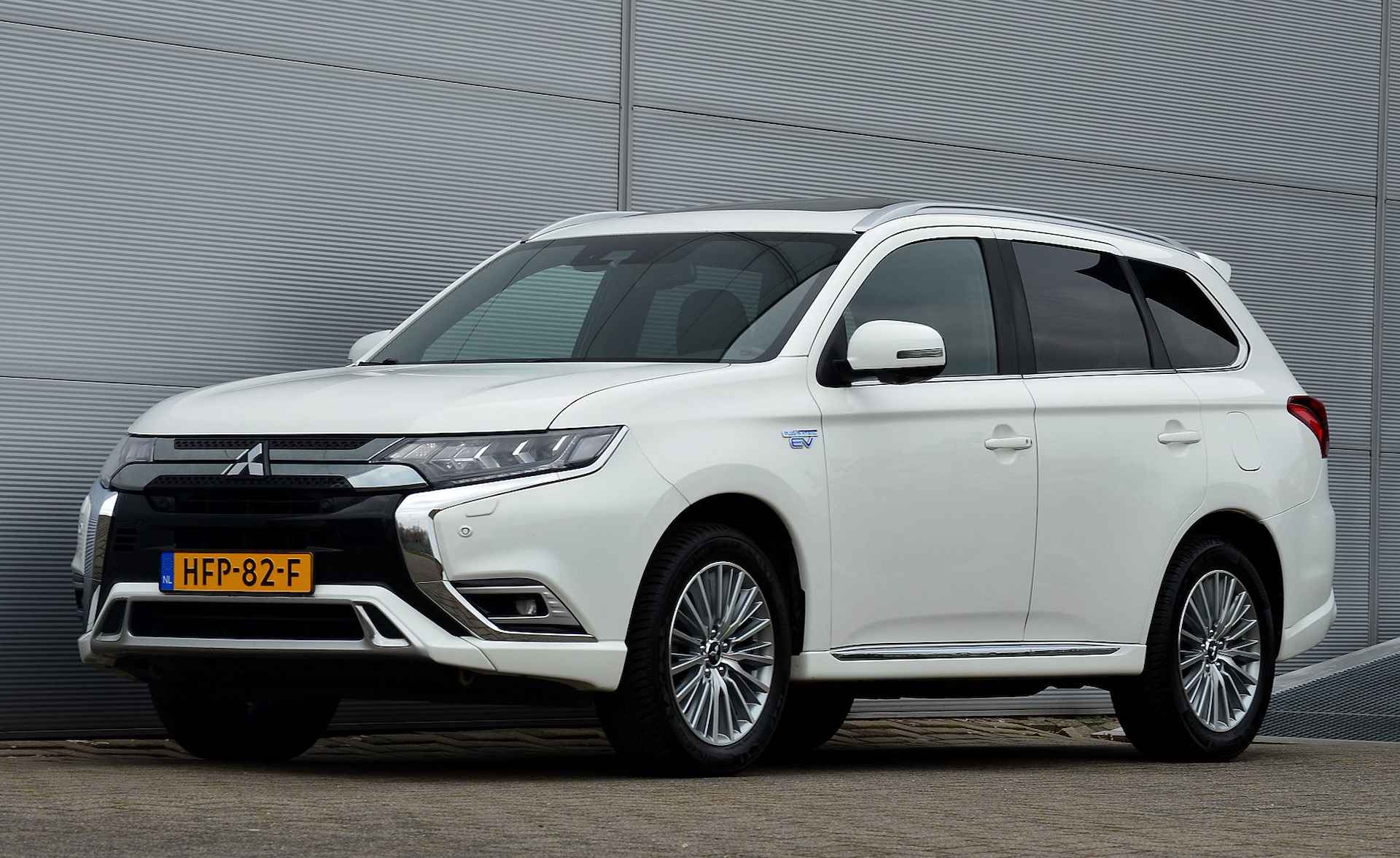 Mitsubishi Outlander PHEV 2.4 INSTYLE 4WD | PLUG IN HYBRID | V2G | FULL OPTIONS | SCHUIFDAK | ADAPTIEF CRUISE | TREKHAAK 1500KG | ALL SEASON BANDEN | ALL IN RIJKLAARPRIJS - 6/54