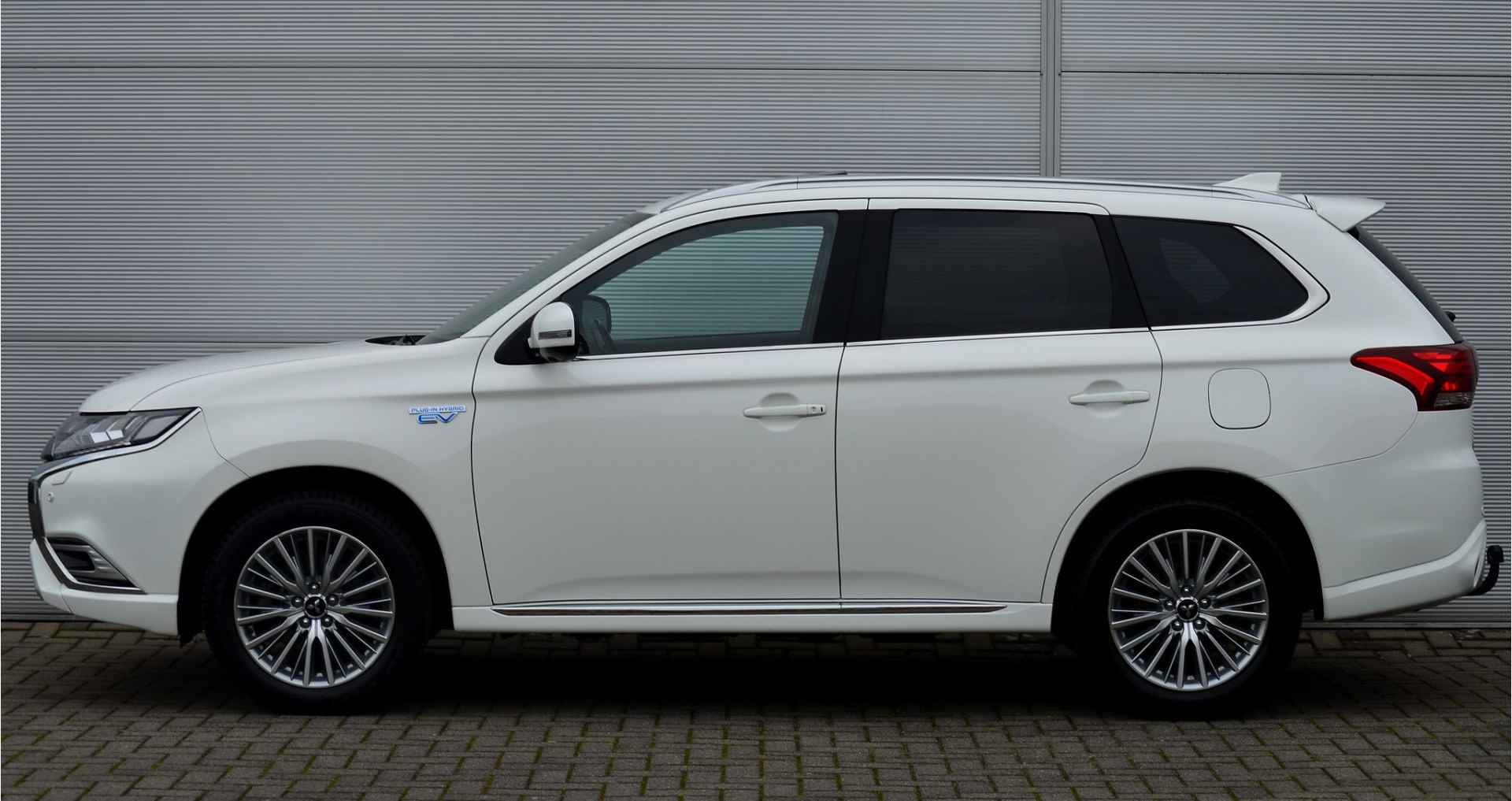 Mitsubishi Outlander PHEV 2.4 INSTYLE 4WD | PLUG IN HYBRID | V2G | FULL OPTIONS | SCHUIFDAK | ADAPTIEF CRUISE | TREKHAAK 1500KG | ALL SEASON BANDEN | ALL IN RIJKLAARPRIJS - 7/54