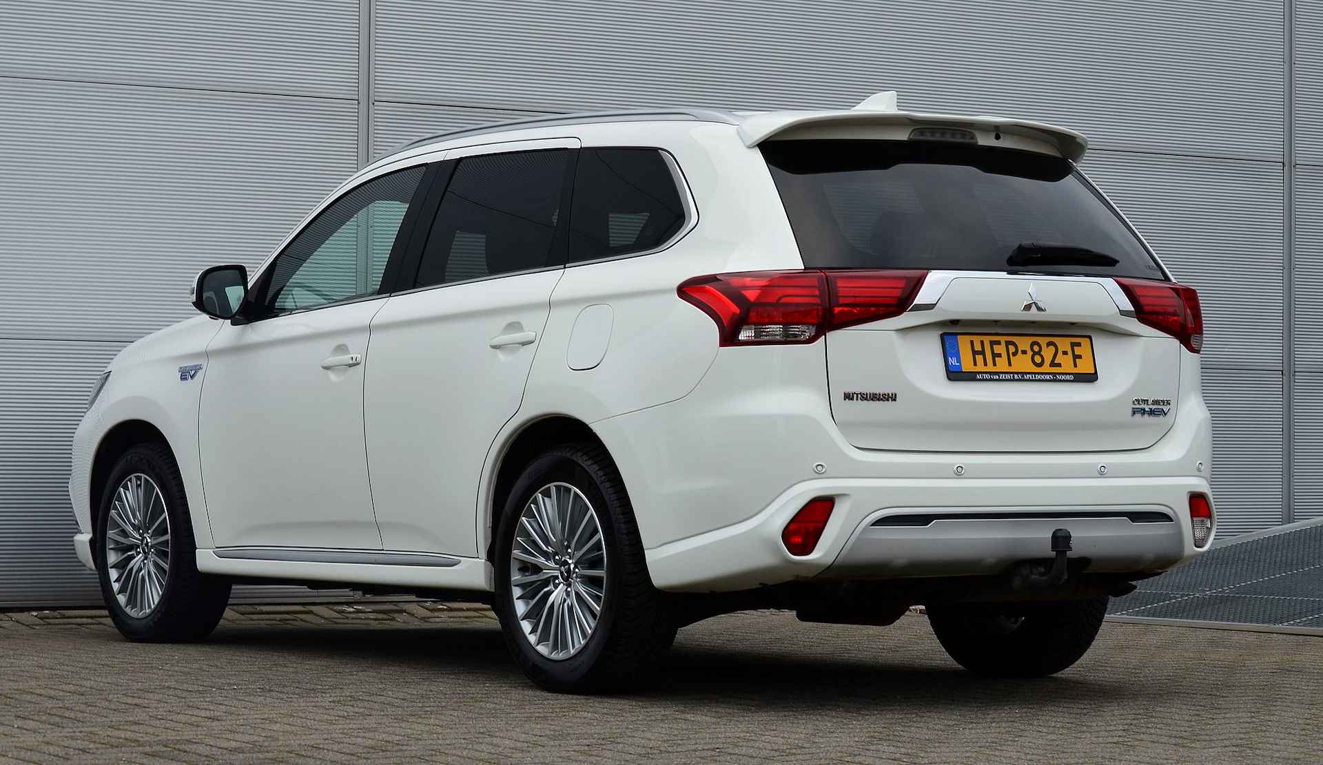 Mitsubishi Outlander PHEV 2.4 INSTYLE 4WD | PLUG IN HYBRID | V2G | FULL OPTIONS | SCHUIFDAK | ADAPTIEF CRUISE | TREKHAAK 1500KG | ALL SEASON BANDEN | ALL IN RIJKLAARPRIJS - 8/54