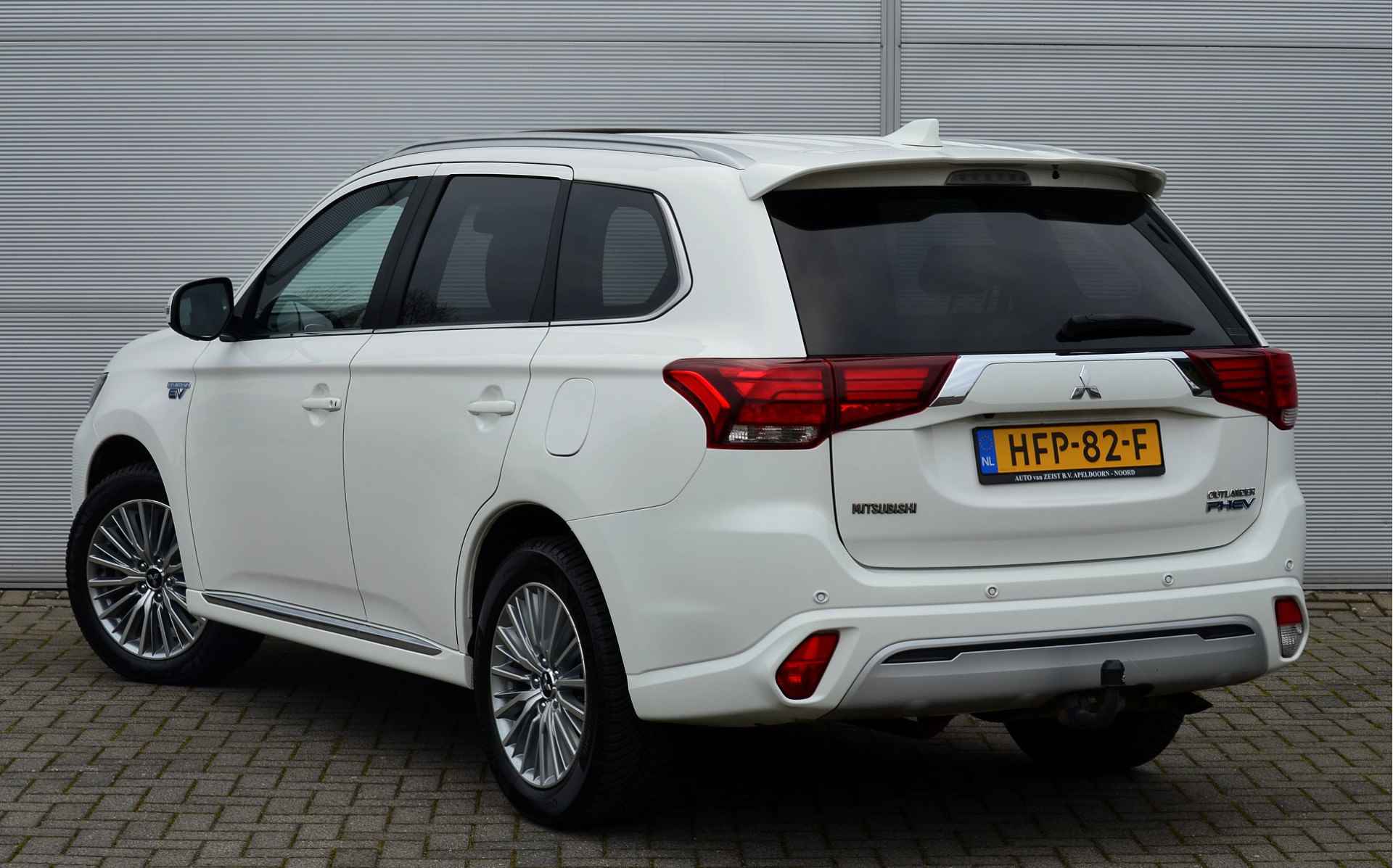 Mitsubishi Outlander PHEV 2.4 INSTYLE 4WD | PLUG IN HYBRID | V2G | FULL OPTIONS | SCHUIFDAK | ADAPTIEF CRUISE | TREKHAAK 1500KG | ALL SEASON BANDEN | ALL IN RIJKLAARPRIJS - 9/54