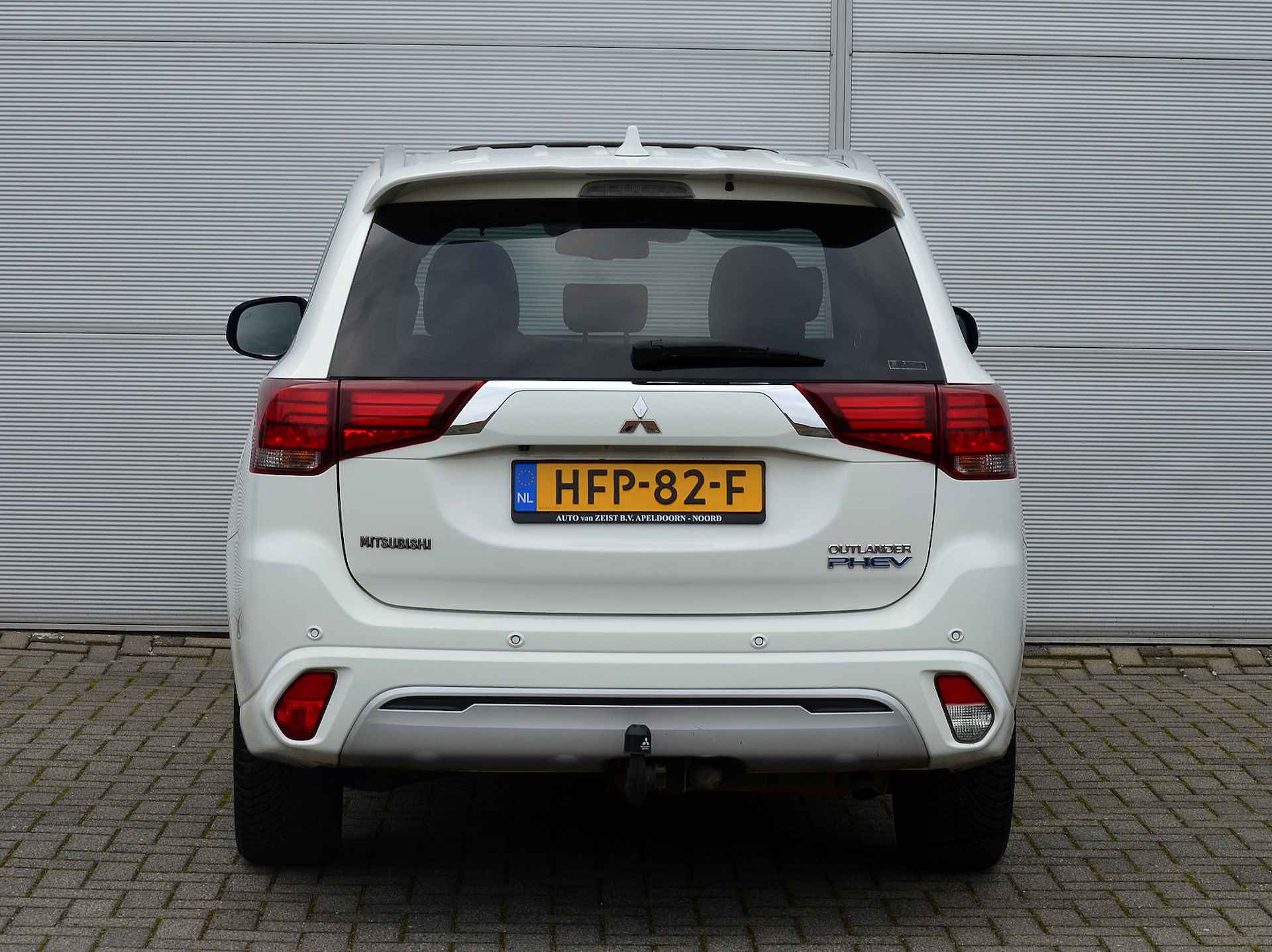 Mitsubishi Outlander PHEV 2.4 INSTYLE 4WD | PLUG IN HYBRID | V2G | FULL OPTIONS | SCHUIFDAK | ADAPTIEF CRUISE | TREKHAAK 1500KG | ALL SEASON BANDEN | ALL IN RIJKLAARPRIJS - 10/54