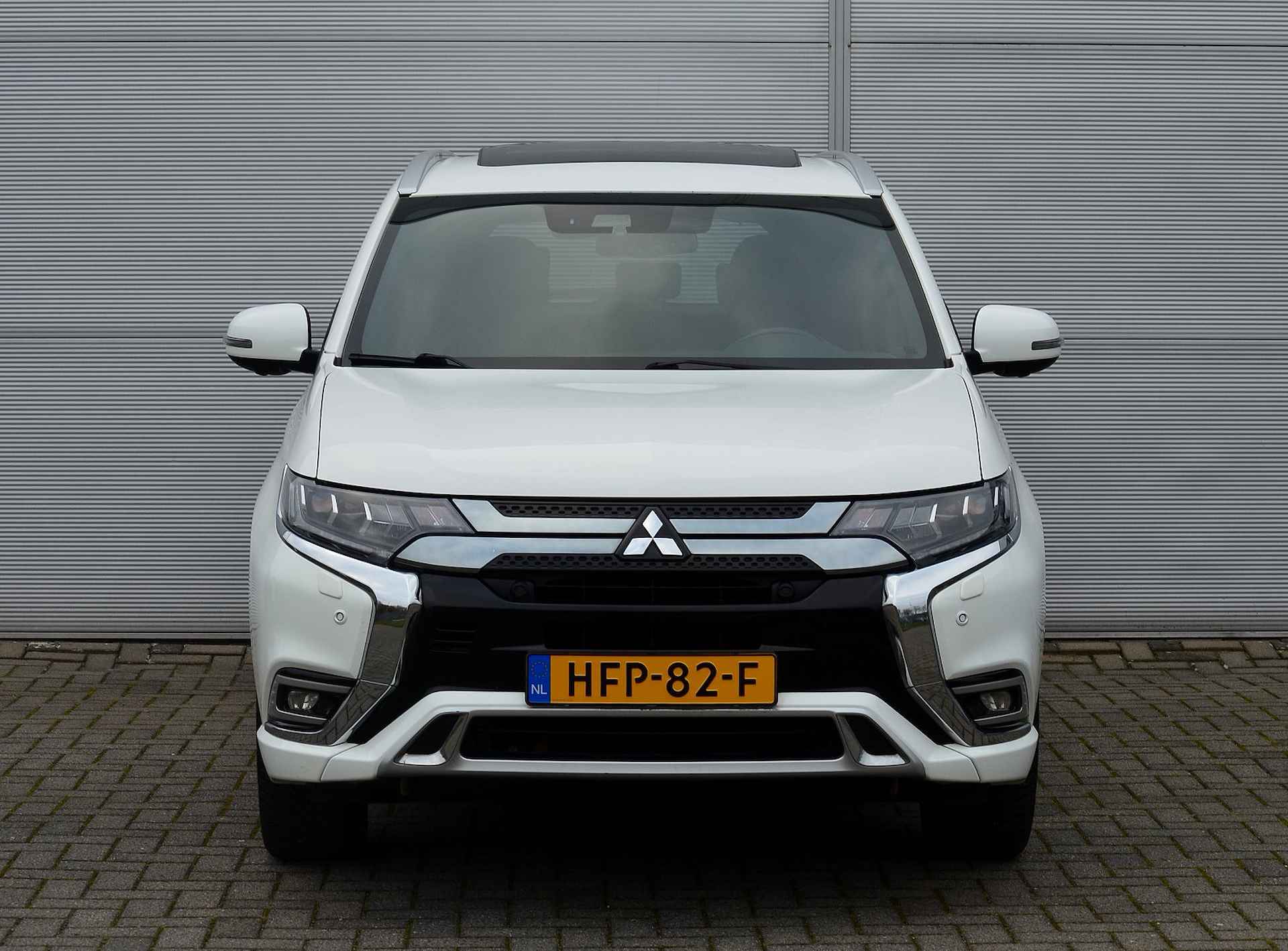 Mitsubishi Outlander PHEV 2.4 INSTYLE 4WD | PLUG IN HYBRID | V2G | FULL OPTIONS | SCHUIFDAK | ADAPTIEF CRUISE | TREKHAAK 1500KG | ALL SEASON BANDEN | ALL IN RIJKLAARPRIJS - 15/54