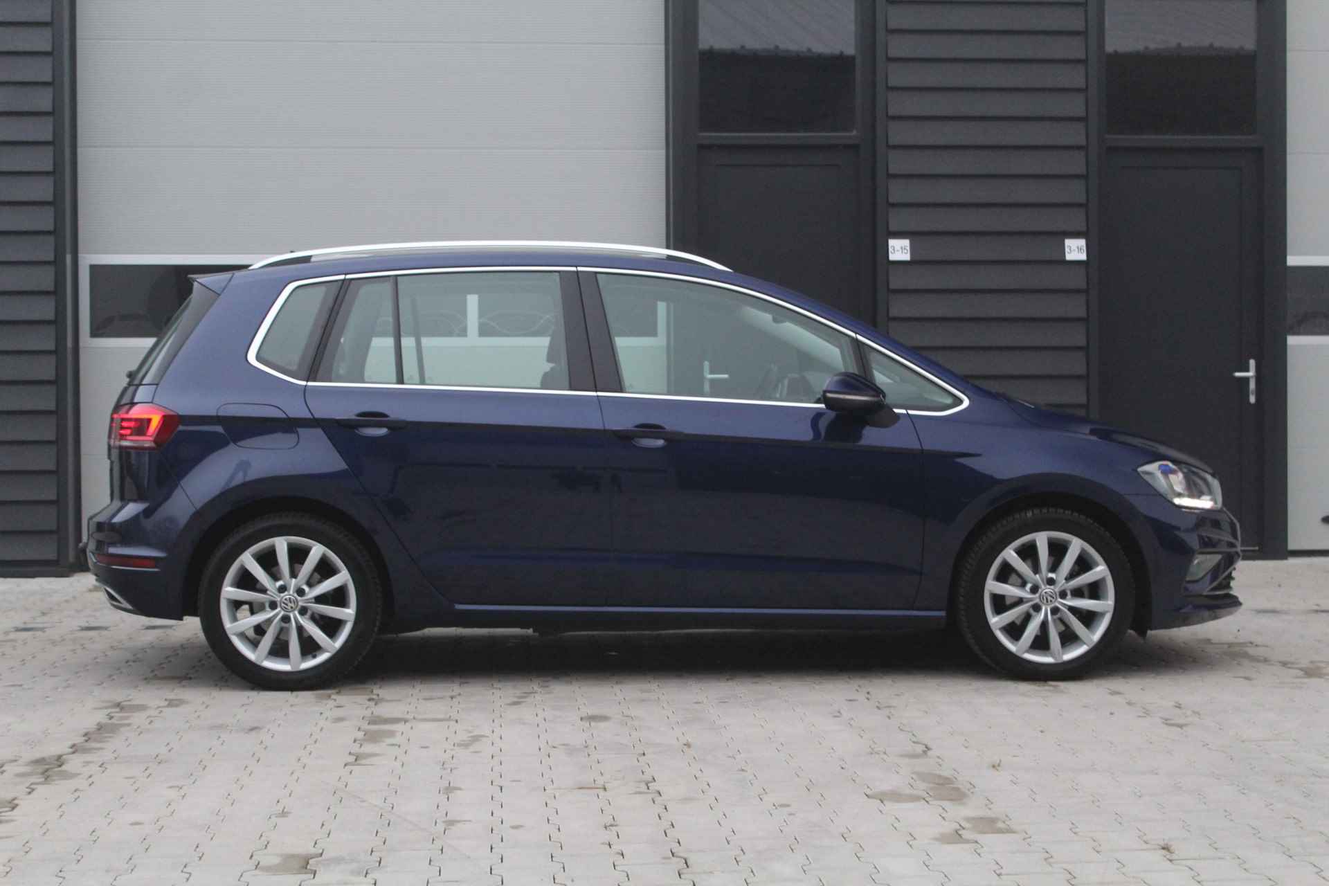 Volkswagen Golf Sportsvan 1.5 TSI ACT Highline | DSG-automaat | Trekhaak | Camera - 5/35