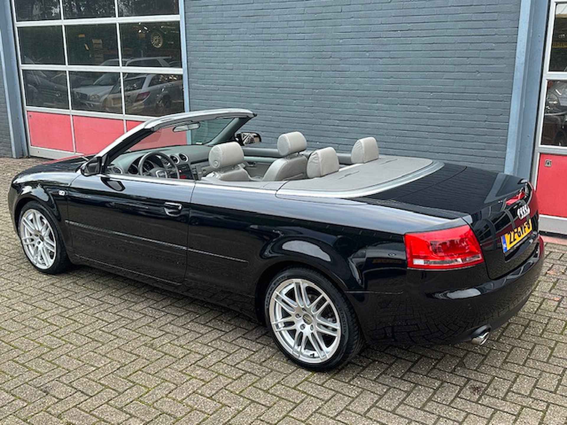 Audi A4 Cabriolet 1.8 Turbo Advance - 13/38