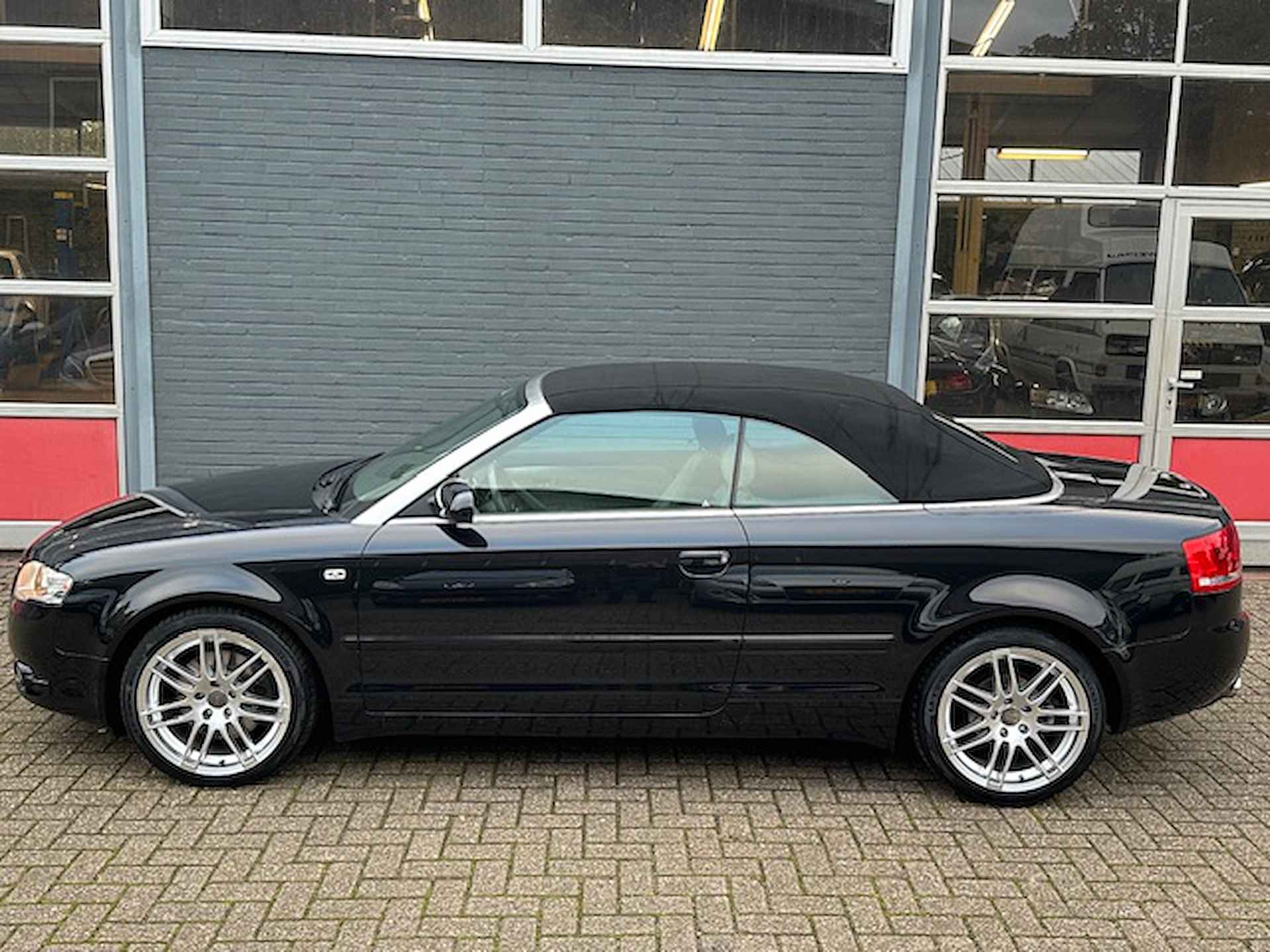 Audi A4 Cabriolet 1.8 Turbo Advance - 27/38