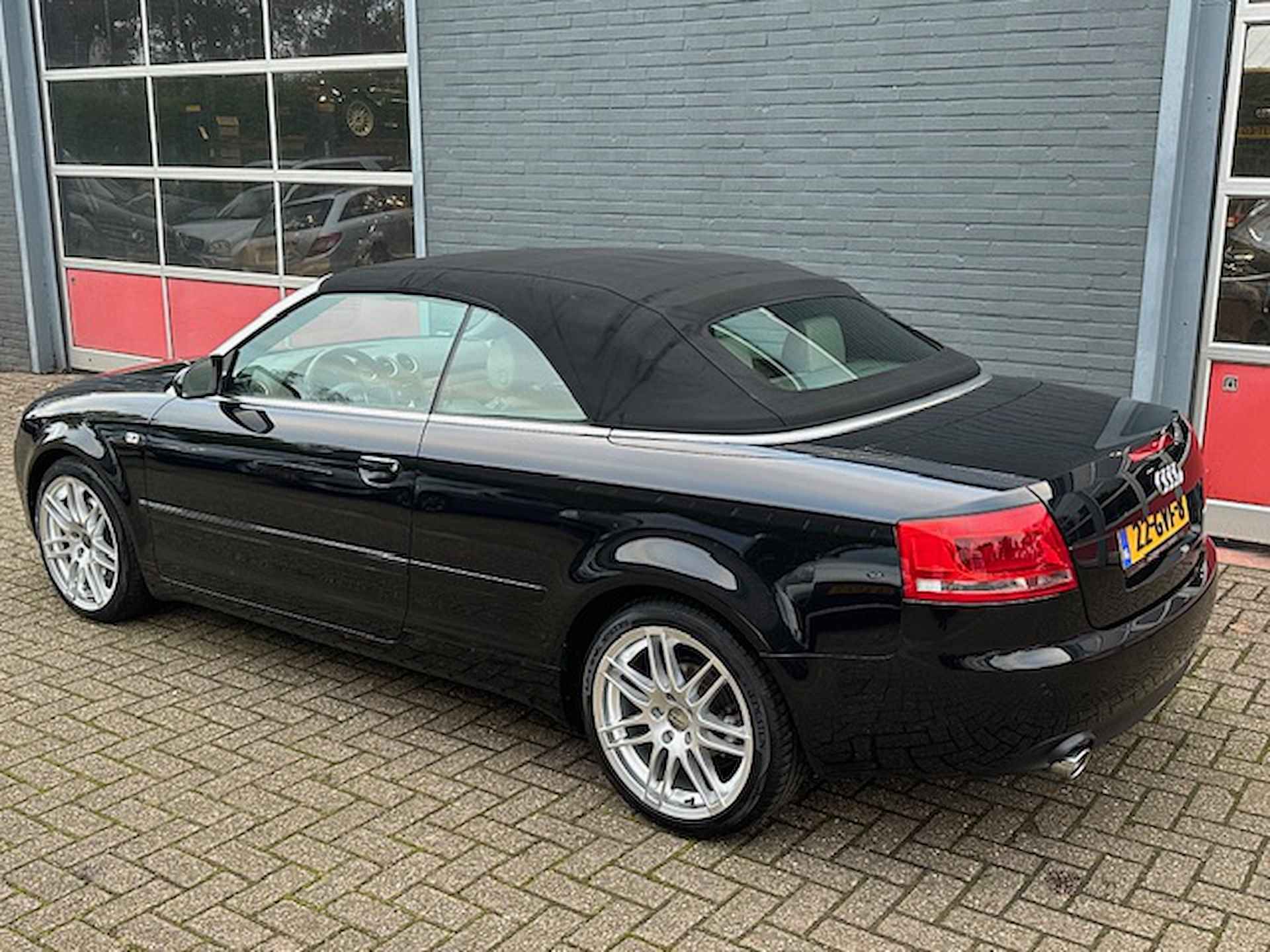 Audi A4 Cabriolet 1.8 Turbo Advance - 28/38