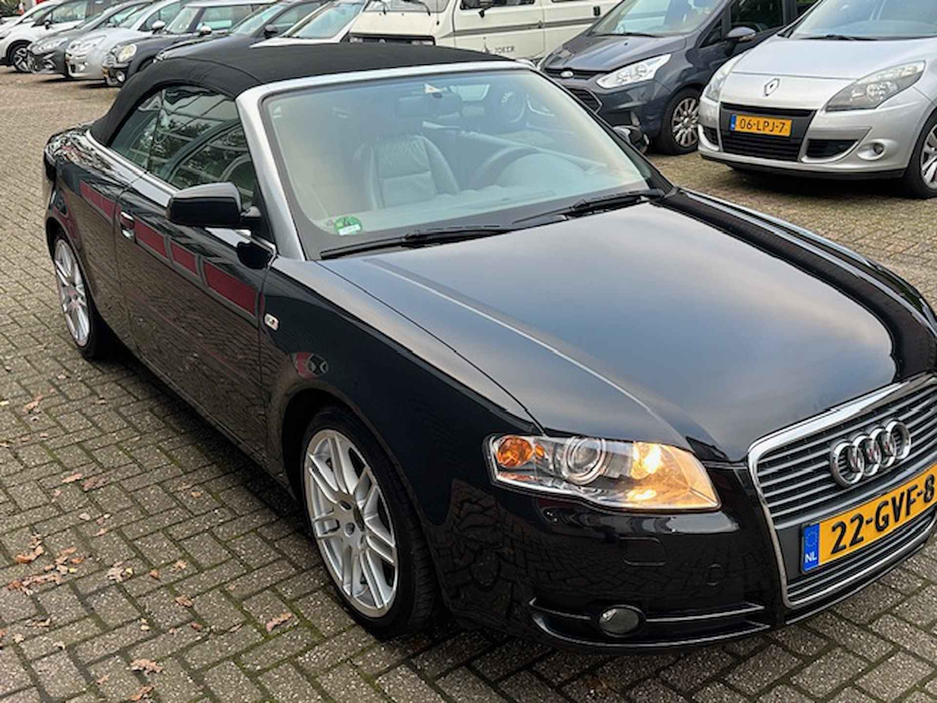 Audi A4 Cabriolet 1.8 Turbo Advance - 33/38