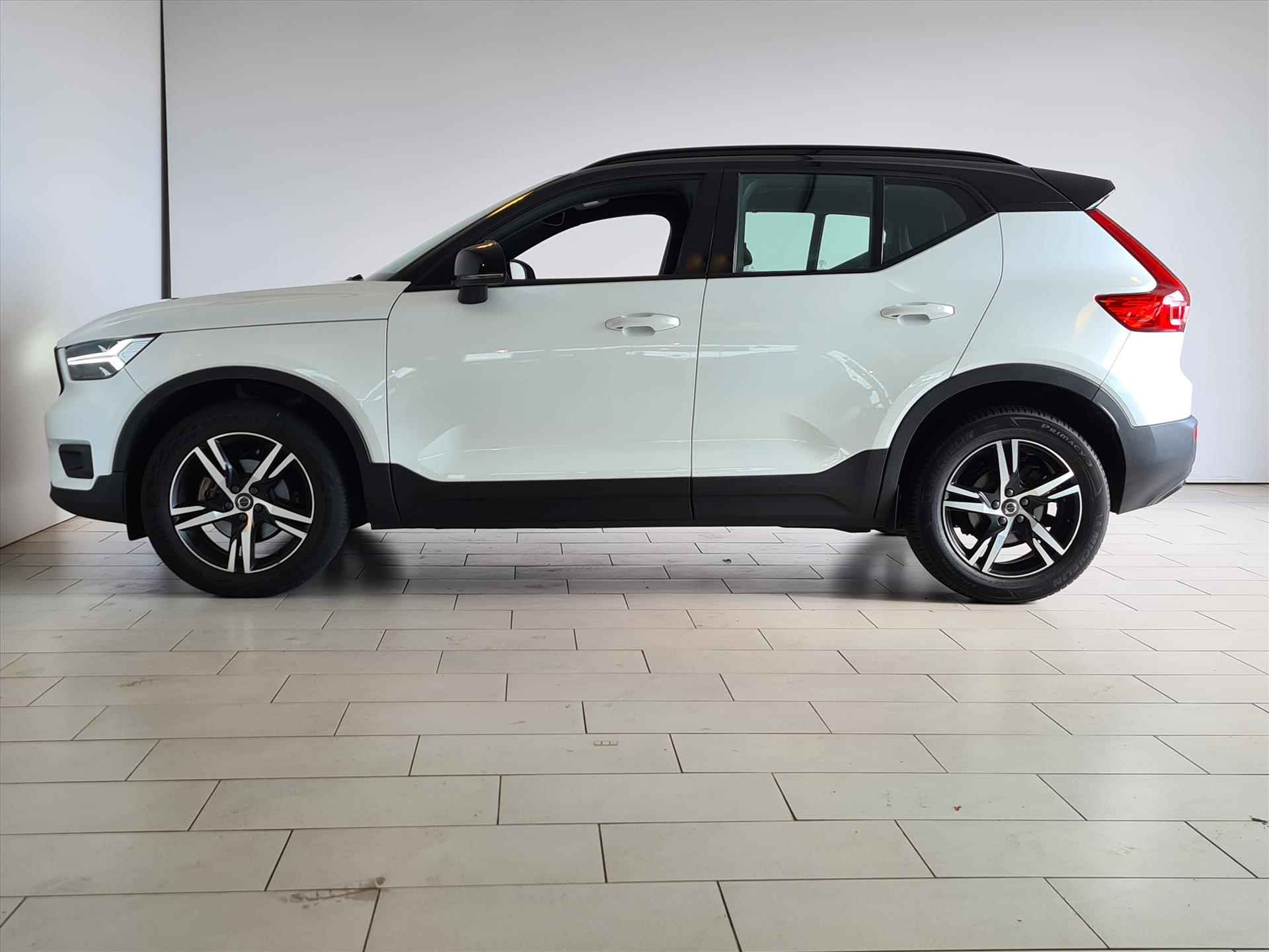 VOLVO Xc40 T2 129pk Geartronic R-Design NAVI LED LMV WINTERPACK - 5/33