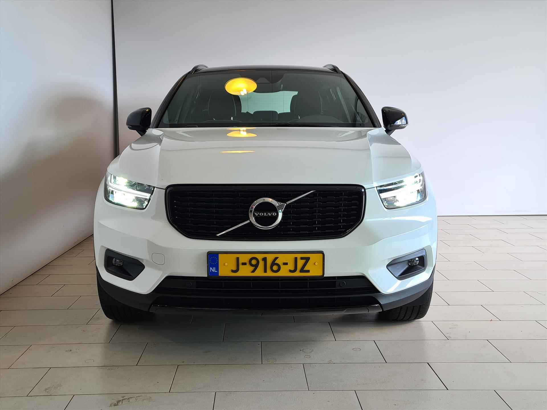 VOLVO Xc40 T2 129pk Geartronic R-Design NAVI LED LMV WINTERPACK - 9/33