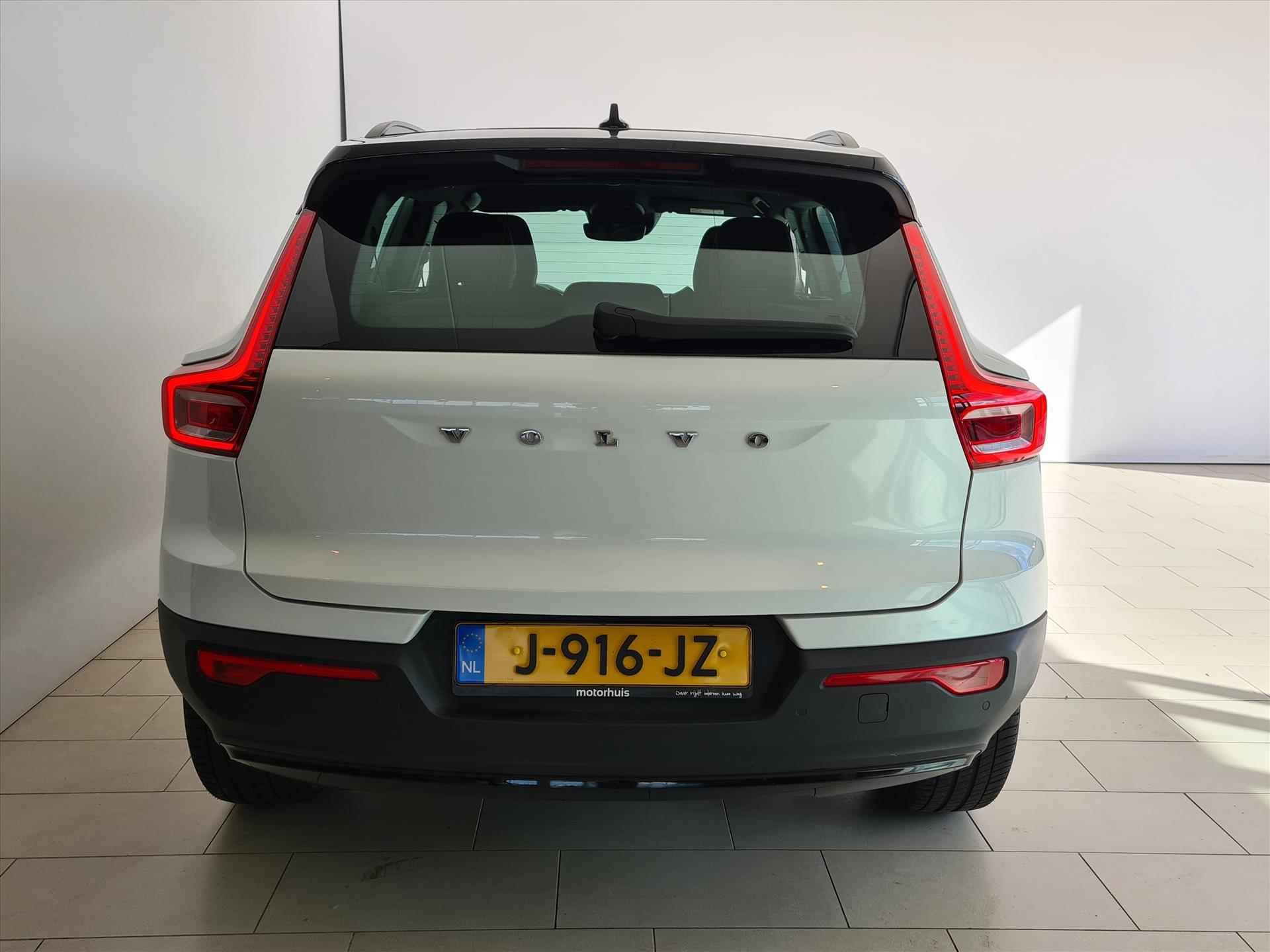 VOLVO Xc40 T2 129pk Geartronic R-Design NAVI LED LMV WINTERPACK - 11/33