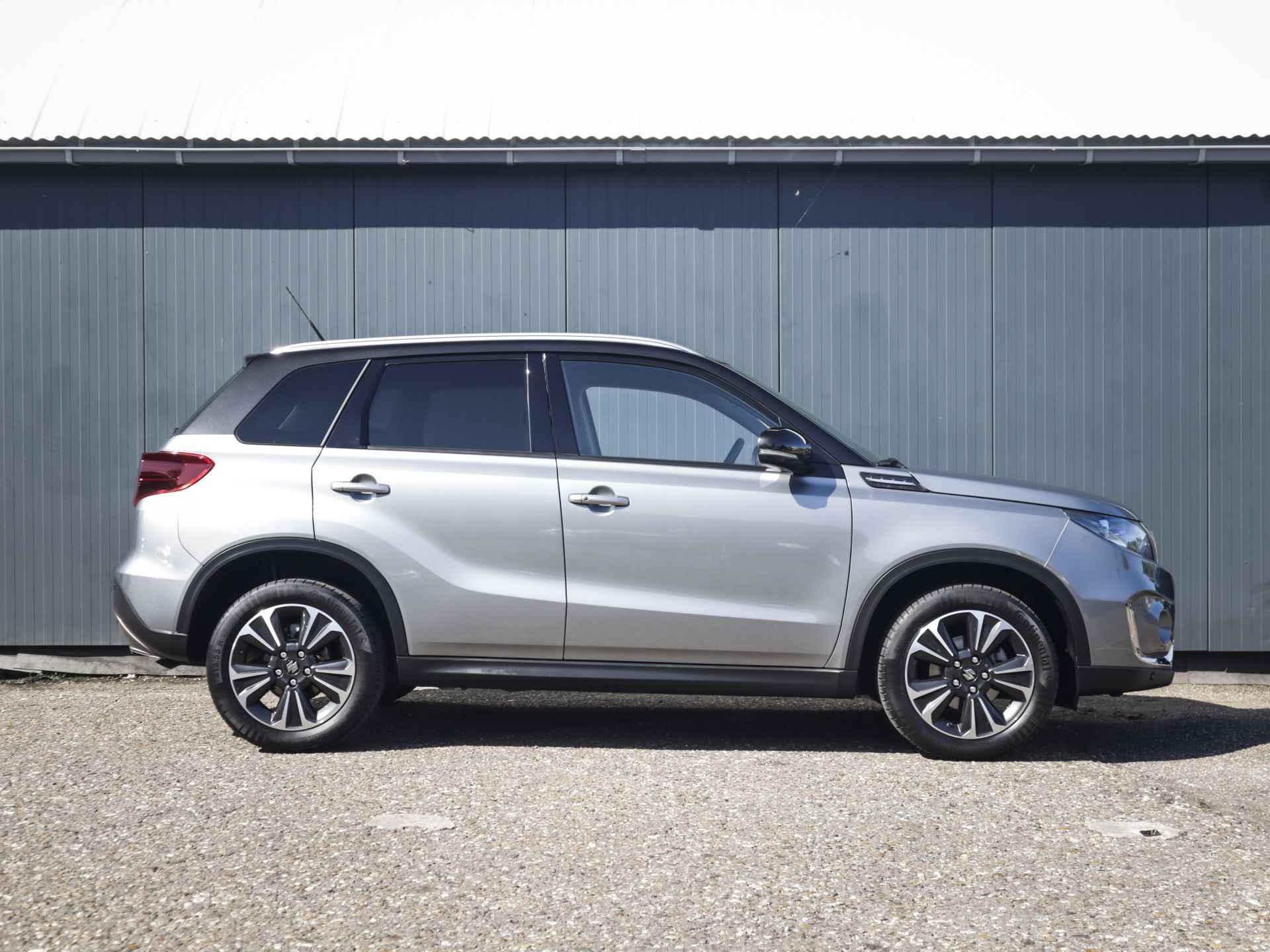 Suzuki Vitara 1.4 Boosterjet Stijl (141 PK) 2e-Eig, Suzuki-Dealer-Onderh, 12-Mnd-BOVAG, NL-Auto, Navigatie, Airco, Adaptive-Cruisecontrol, Achteruitrijcamera, Keyless-Start, Parkeersensoren-V+A, Stoelverwarming, Bluetooth, Licht-Zicht-Pakket, Lm-Velgen-17Inch, Privacy-Glas - 5/40