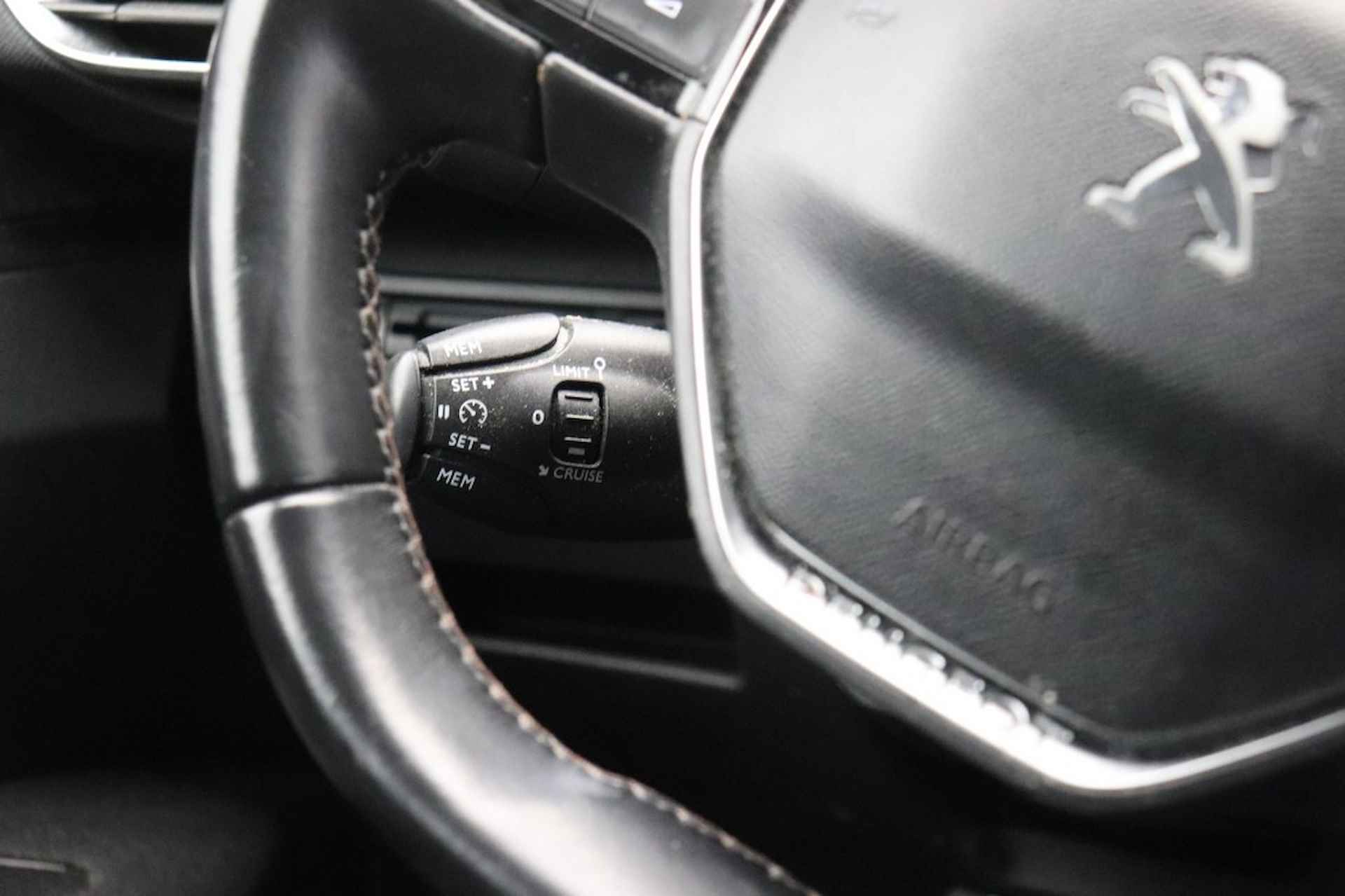 PEUGEOT 3008 1.6 BlueHDi Executive - CarPlay, Digital Cockpit - 17/21