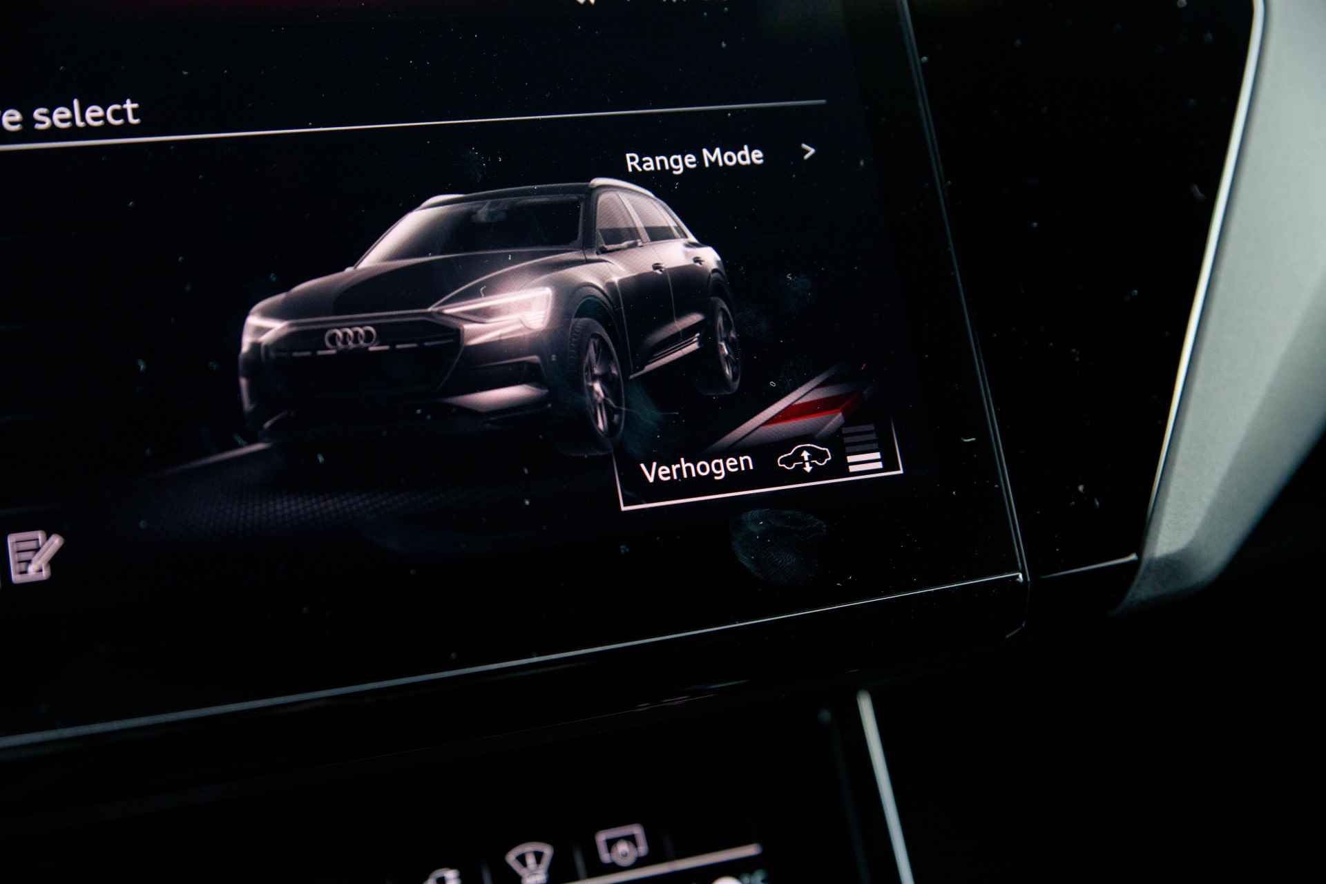 Audi Q8 e-tron 55 quattro S Edition 115 kWh | Assistentiepakket Plus | Supersportstoelen | 360 camera | Keyless | B&O | 22" - 34/41