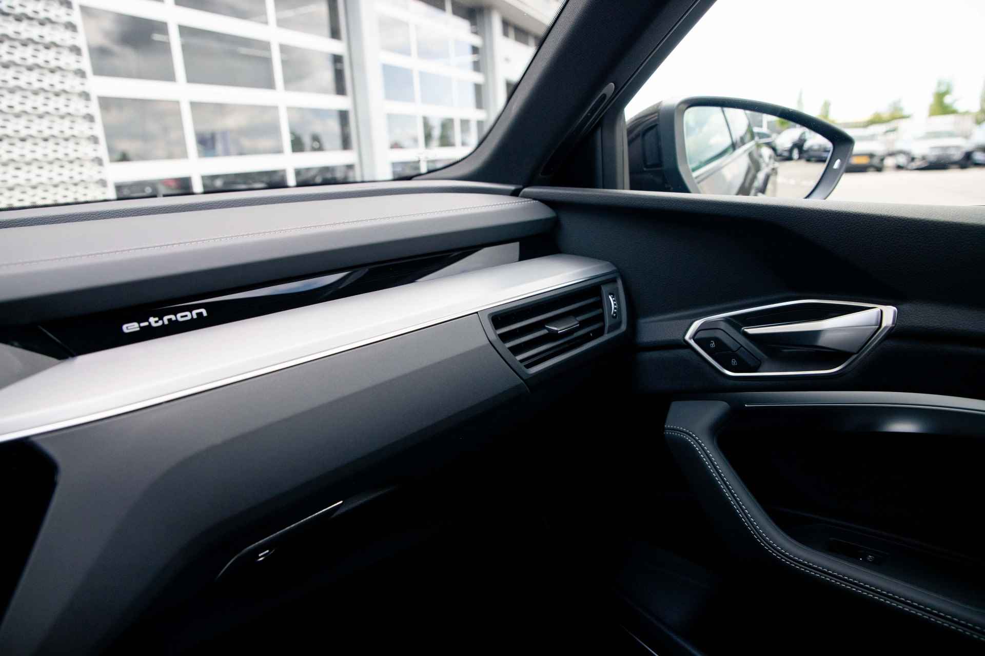 Audi Q8 e-tron 55 quattro S Edition 115 kWh | Assistentiepakket Plus | Supersportstoelen | 360 camera | Keyless | B&O | 22" - 38/41