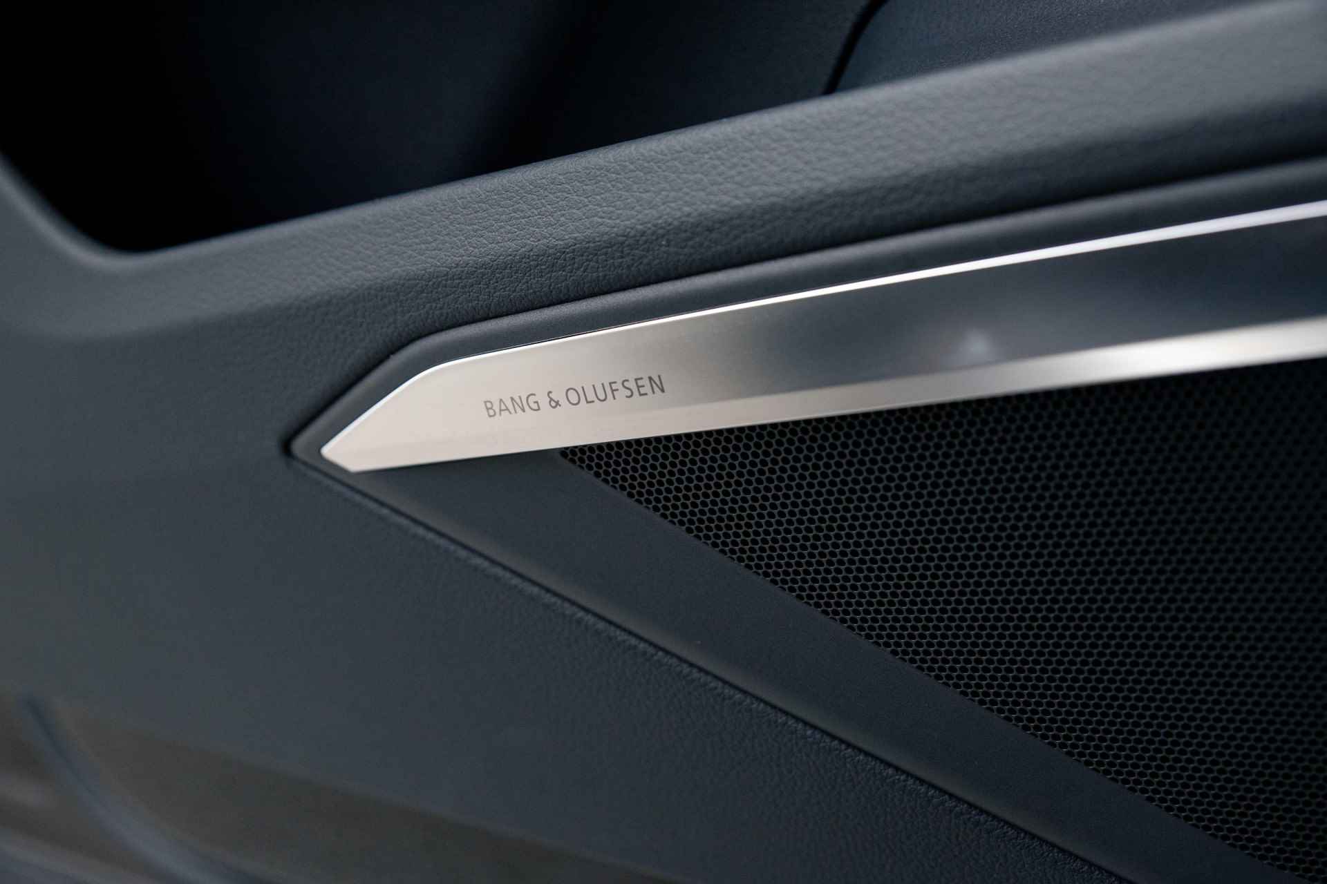 Audi Q8 e-tron 55 quattro S Edition 115 kWh | Assistentiepakket Plus | Supersportstoelen | 360 camera | Keyless | B&O | 22" - 40/41