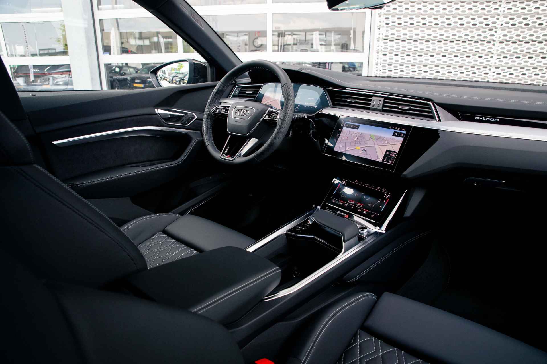 Audi Q8 e-tron 55 quattro S Edition 115 kWh | Assistentiepakket Plus | Supersportstoelen | 360 camera | Keyless | B&O | 22" - 6/41