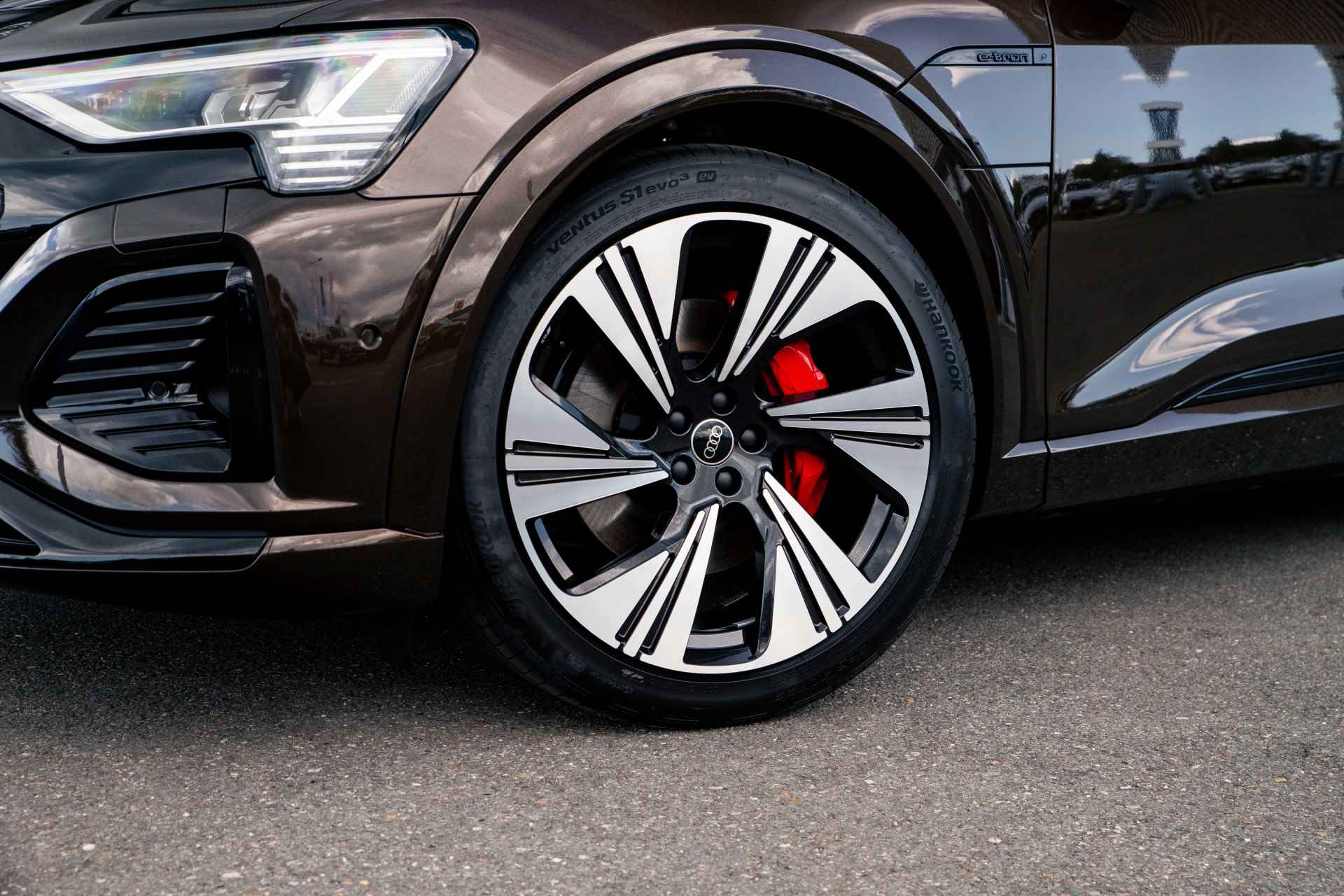 Audi Q8 e-tron 55 quattro S Edition 115 kWh | Assistentiepakket Plus | Supersportstoelen | 360 camera | Keyless | B&O | 22" - 10/41