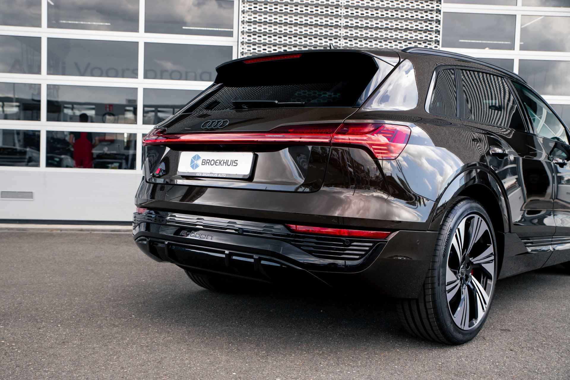 Audi Q8 e-tron 55 quattro S Edition 115 kWh | Assistentiepakket Plus | Supersportstoelen | 360 camera | Keyless | B&O | 22" - 12/41