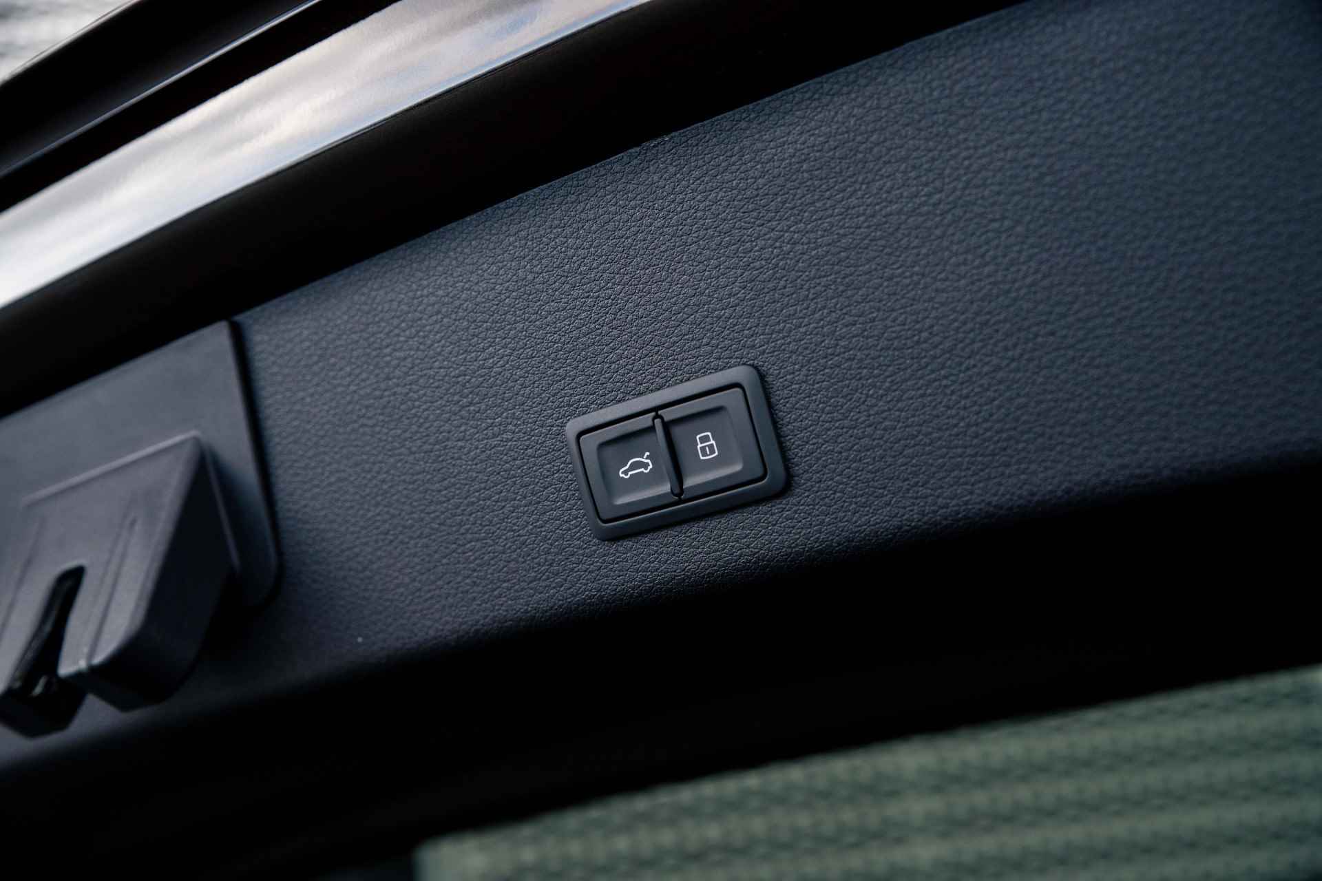 Audi Q8 e-tron 55 quattro S Edition 115 kWh | Assistentiepakket Plus | Supersportstoelen | 360 camera | Keyless | B&O | 22" - 17/41