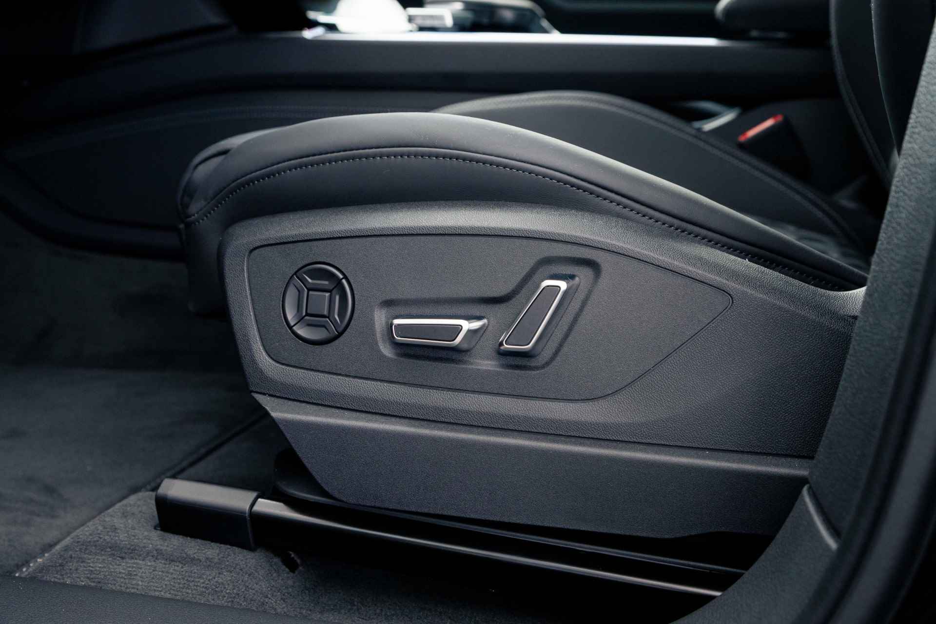 Audi Q8 e-tron 55 quattro S Edition 115 kWh | Assistentiepakket Plus | Supersportstoelen | 360 camera | Keyless | B&O | 22" - 19/41