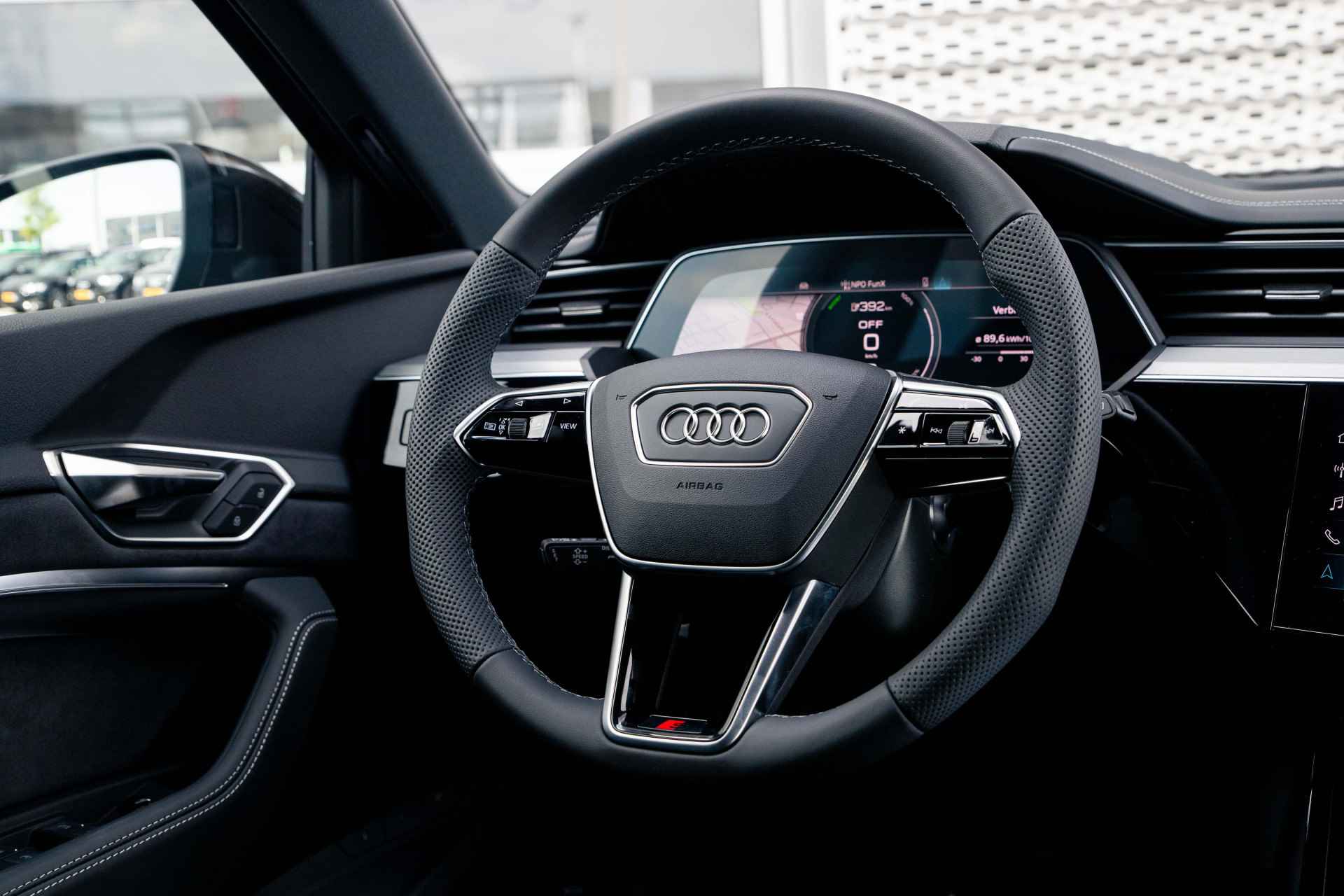 Audi Q8 e-tron 55 quattro S Edition 115 kWh | Assistentiepakket Plus | Supersportstoelen | 360 camera | Keyless | B&O | 22" - 23/41