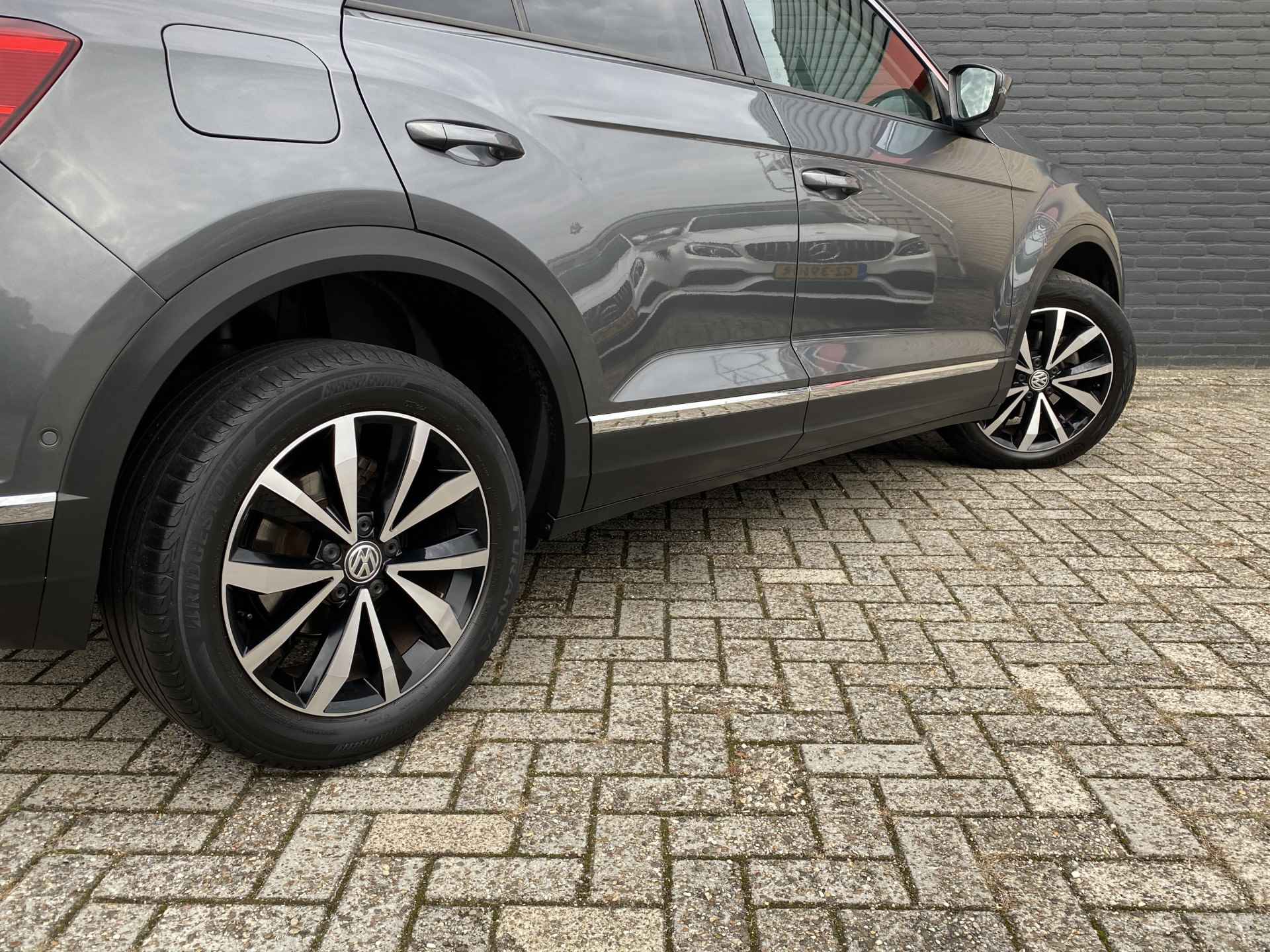 Volkswagen T-Roc 1.0 TSI 116 pk Sport | 1e eigenaar | dealer onderhouden | virtual cockpit | apple carplay | trekhaak | navigatie | camera - 11/43