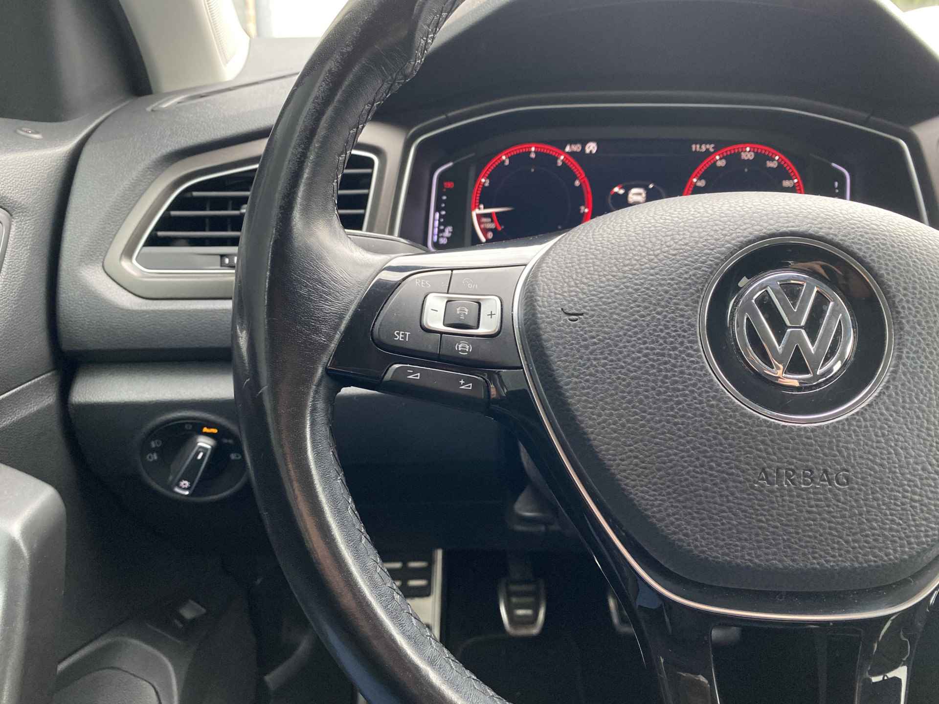 Volkswagen T-Roc 1.0 TSI 116 pk Sport | 1e eigenaar | dealer onderhouden | virtual cockpit | apple carplay | trekhaak | navigatie | camera - 31/43