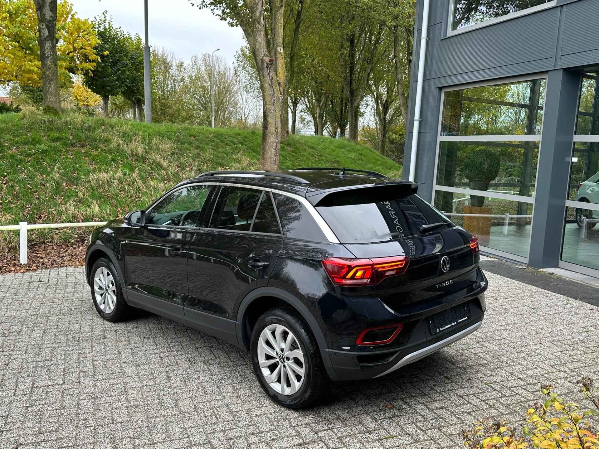 Volkswagen T-Roc 1.5 TSI Life Edition camera - stoelverw. 4681 km!!! - 4/28