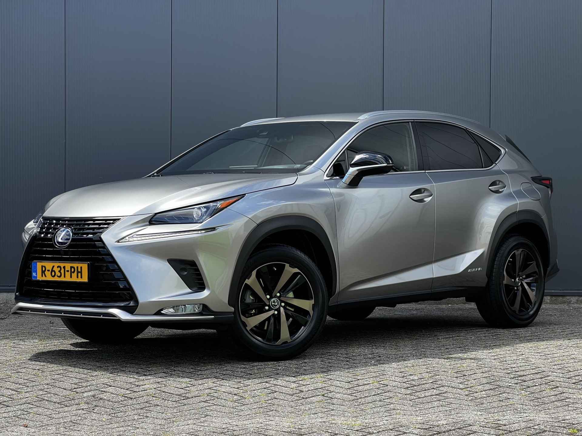 Lexus NX 300h AWD Ultimate Edition | Navi | Clima | Camera | Adaptive Cruise | Leder | Stoelverwarming | 18.000 km! - 2/32