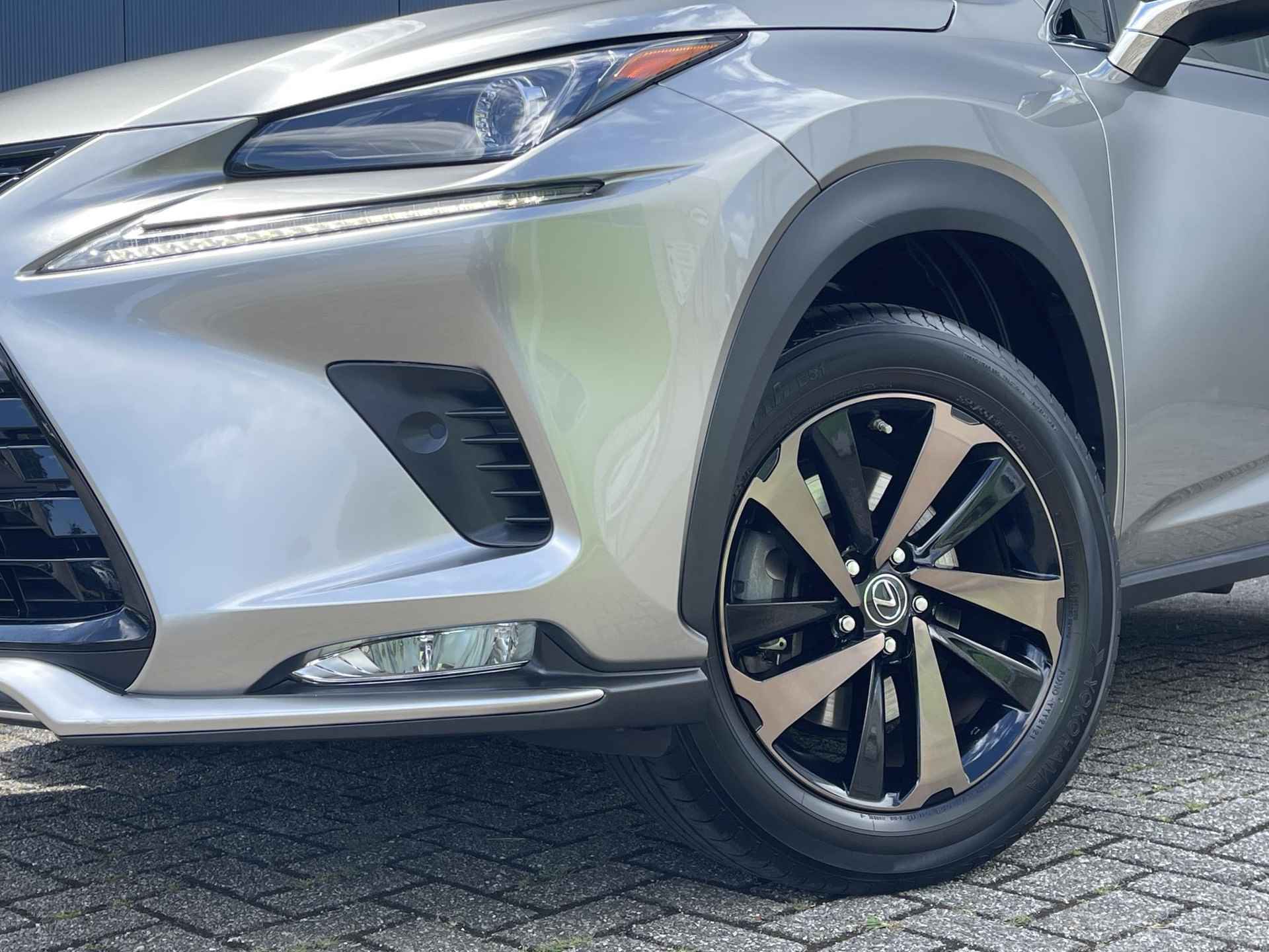 Lexus NX 300h AWD Ultimate Edition | Navi | Clima | Camera | Adaptive Cruise | Leder | Stoelverwarming | 18.000 km! - 3/32