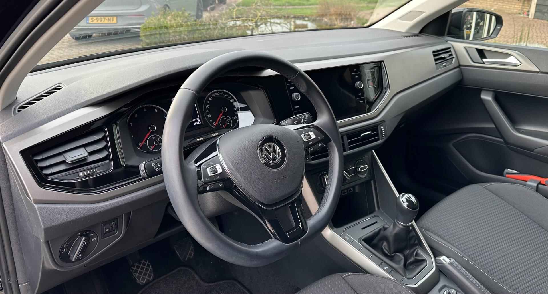 Volkswagen Polo 1.0 TSI Comfortline - 10/17