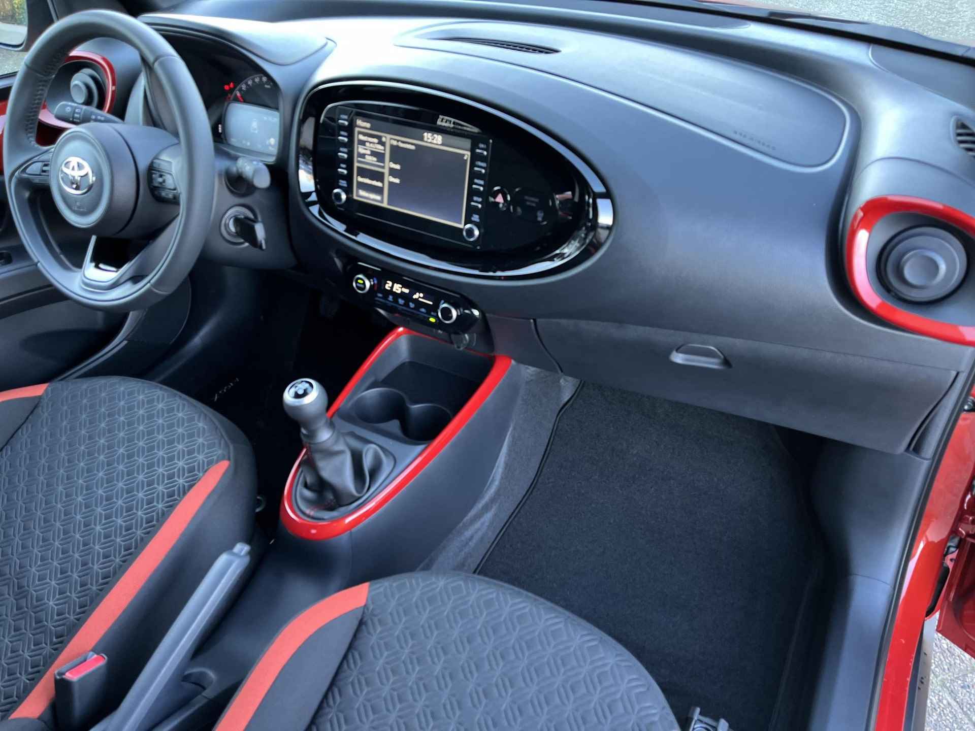 Toyota Aygo X 1.0 VVT-i MT Pulse | Chili red met zwart dak | Demonstratie auto | - 11/20