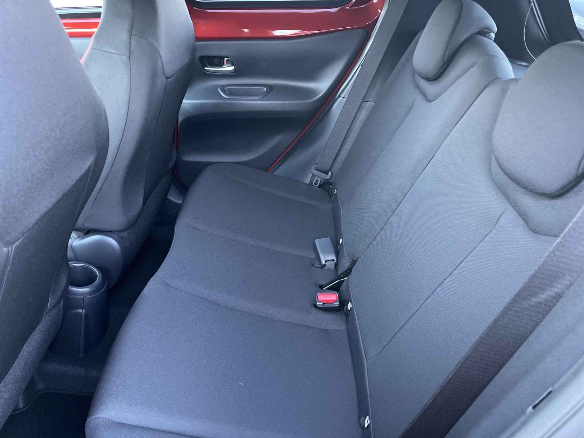 Toyota Aygo X 1.0 VVT-i MT Pulse | Chili red met zwart dak | Demonstratie auto | - 13/20