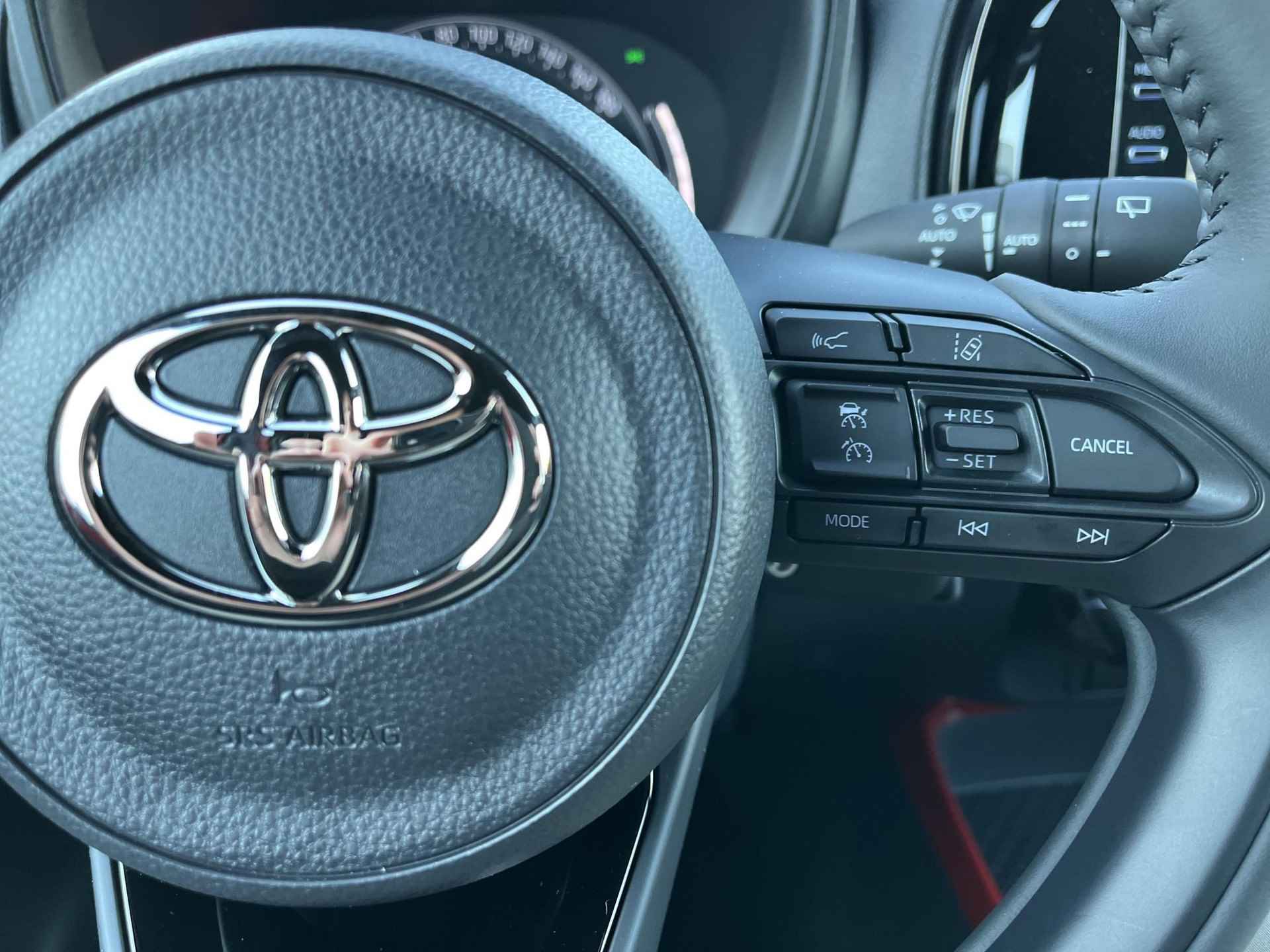 Toyota Aygo X 1.0 VVT-i MT Pulse | Chili red met zwart dak | Demonstratie auto | - 17/20