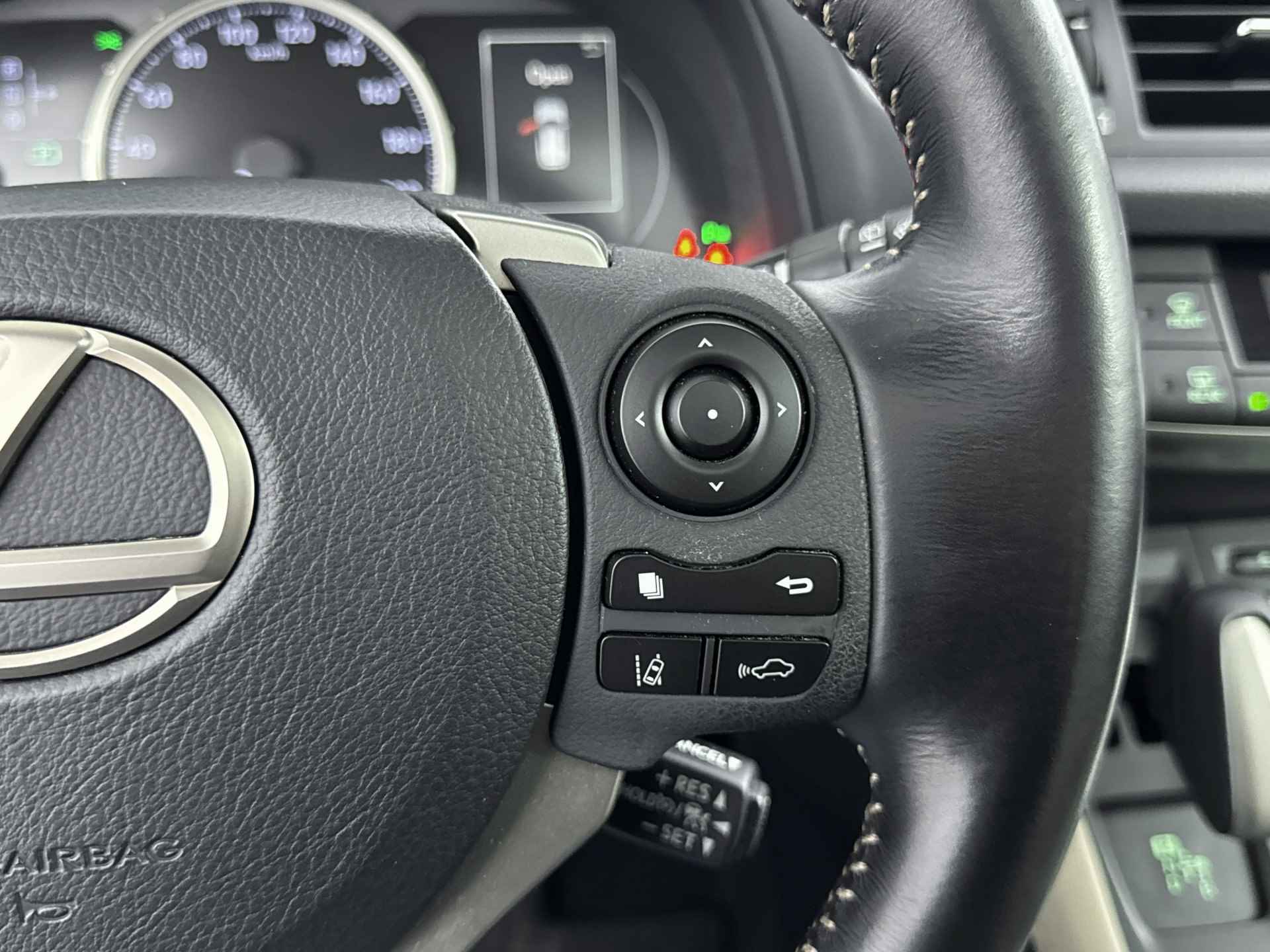 Lexus CT 200h Business Line | Schuifdak | Navigatie | Lederen bekleding | Stoelverwarming | - 24/42